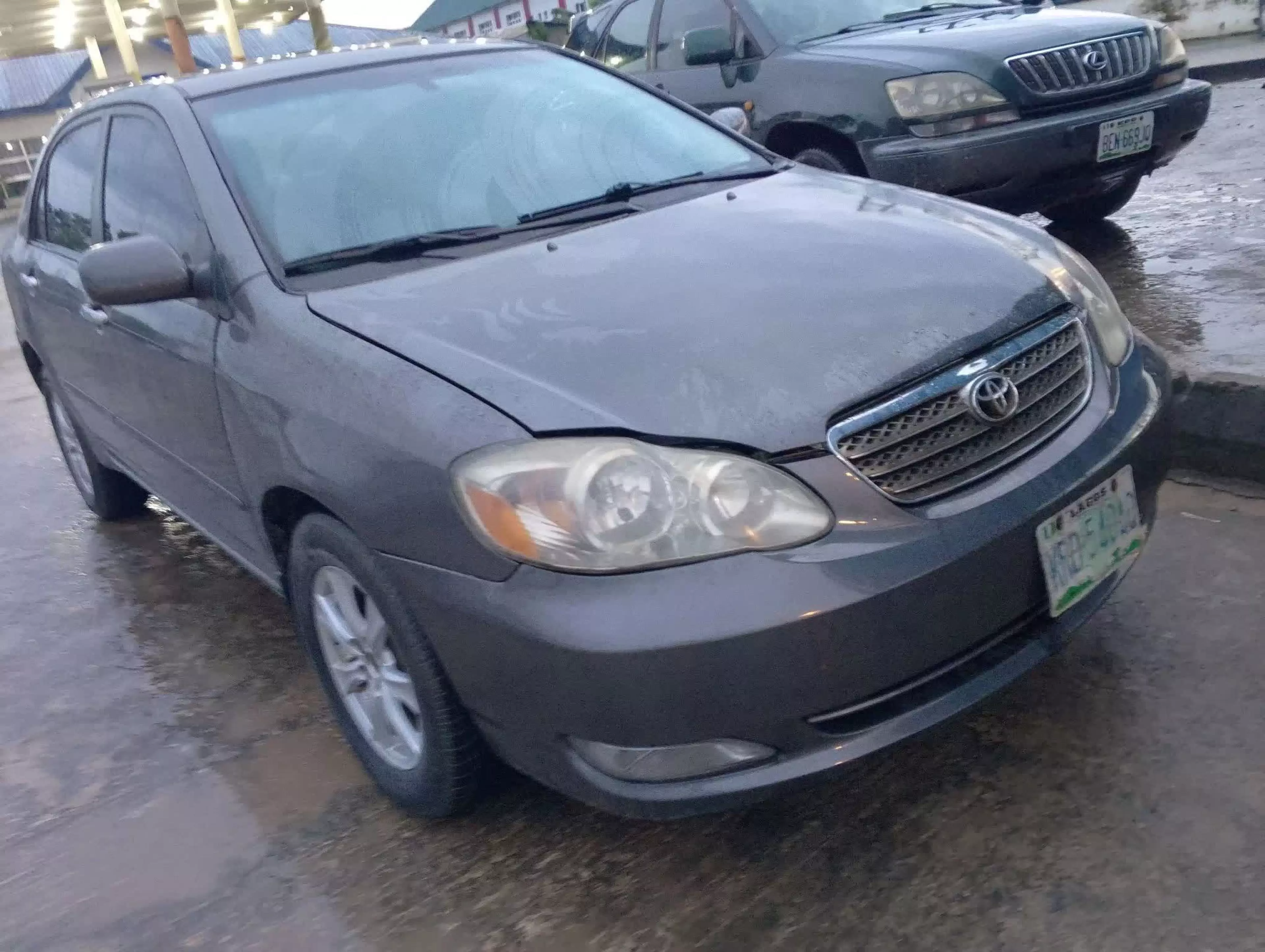 Toyota Corolla  - 2004