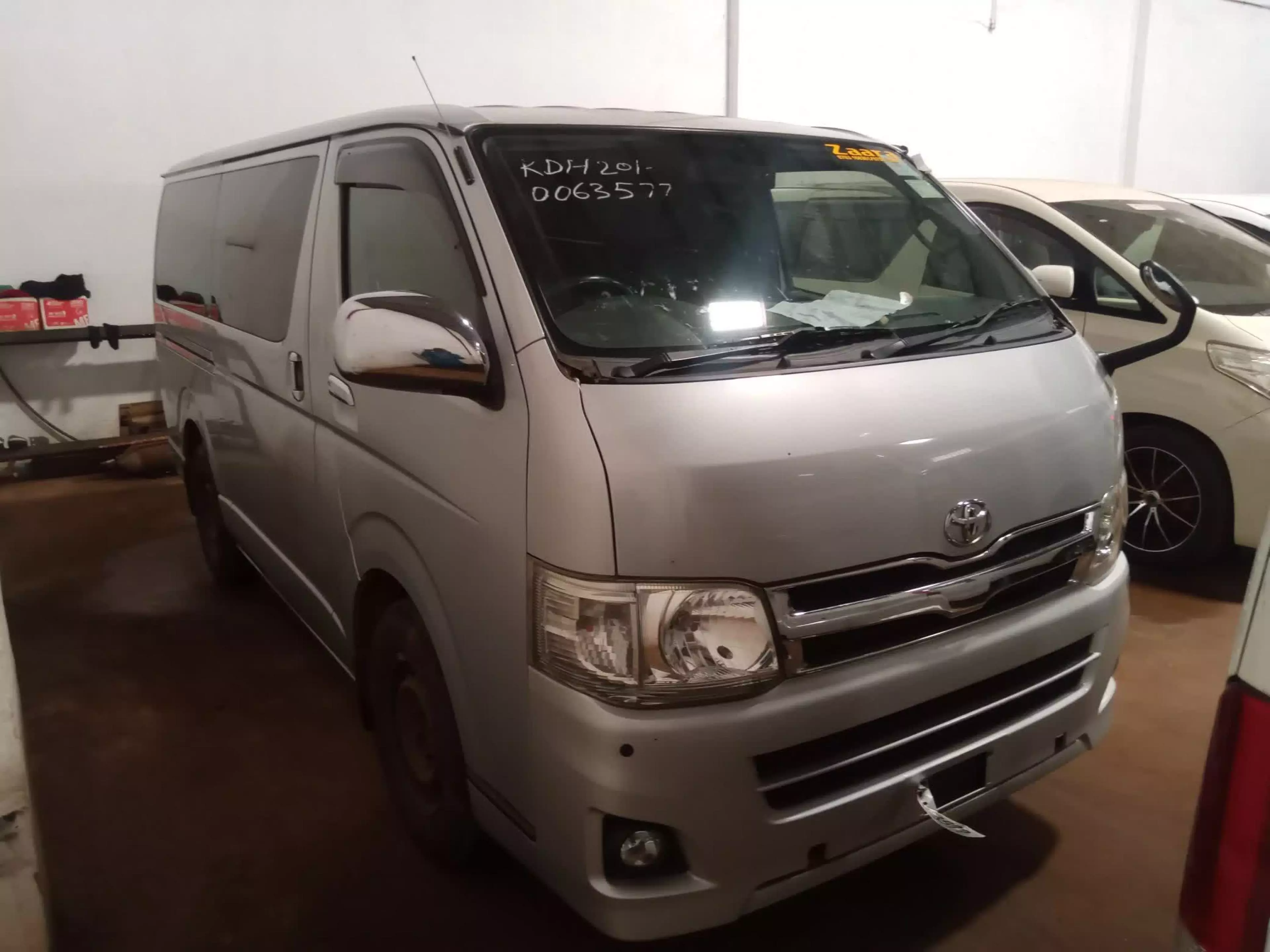 Toyota Hiace  - 2013