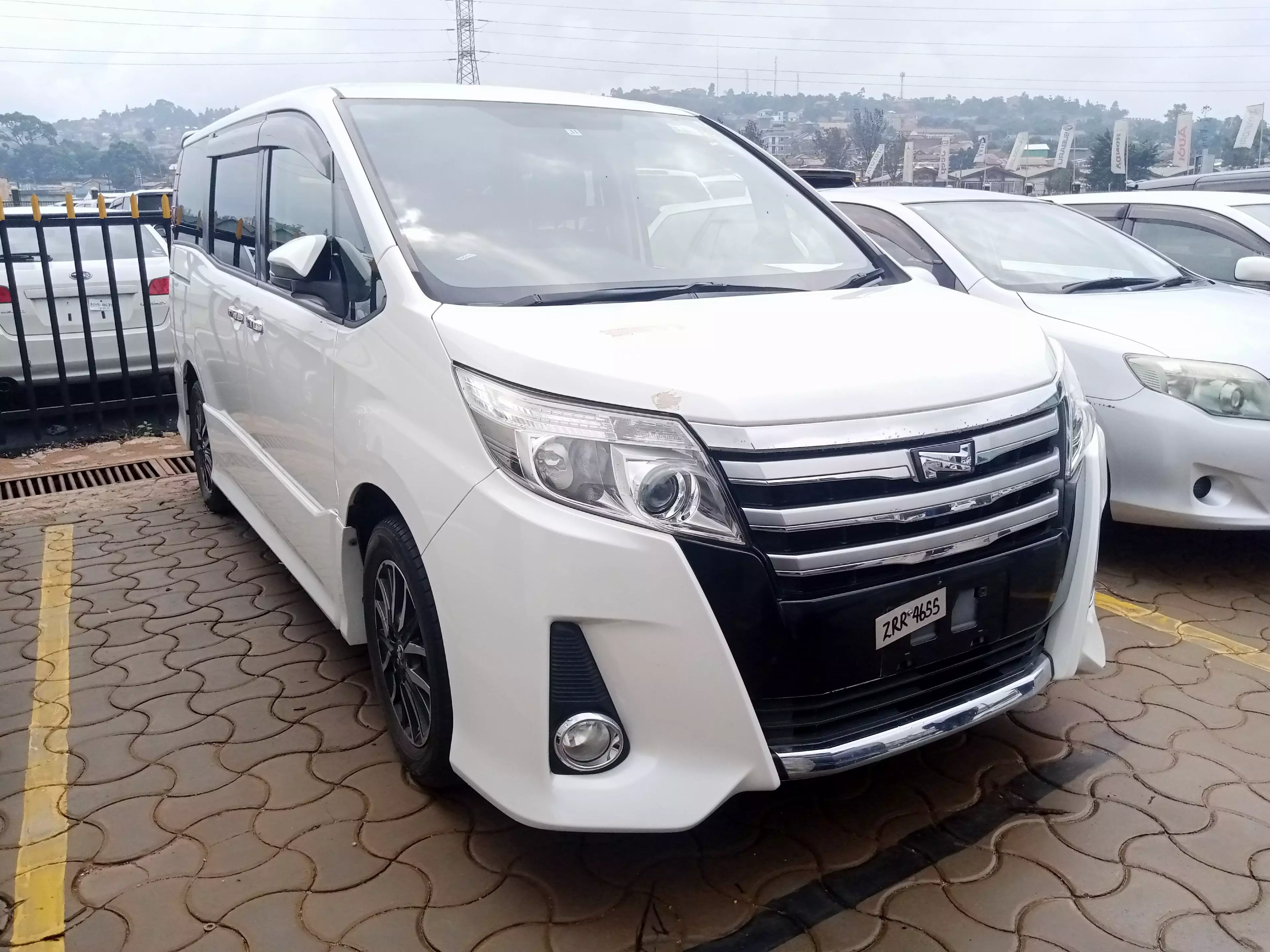 Toyota Noah  - 2015