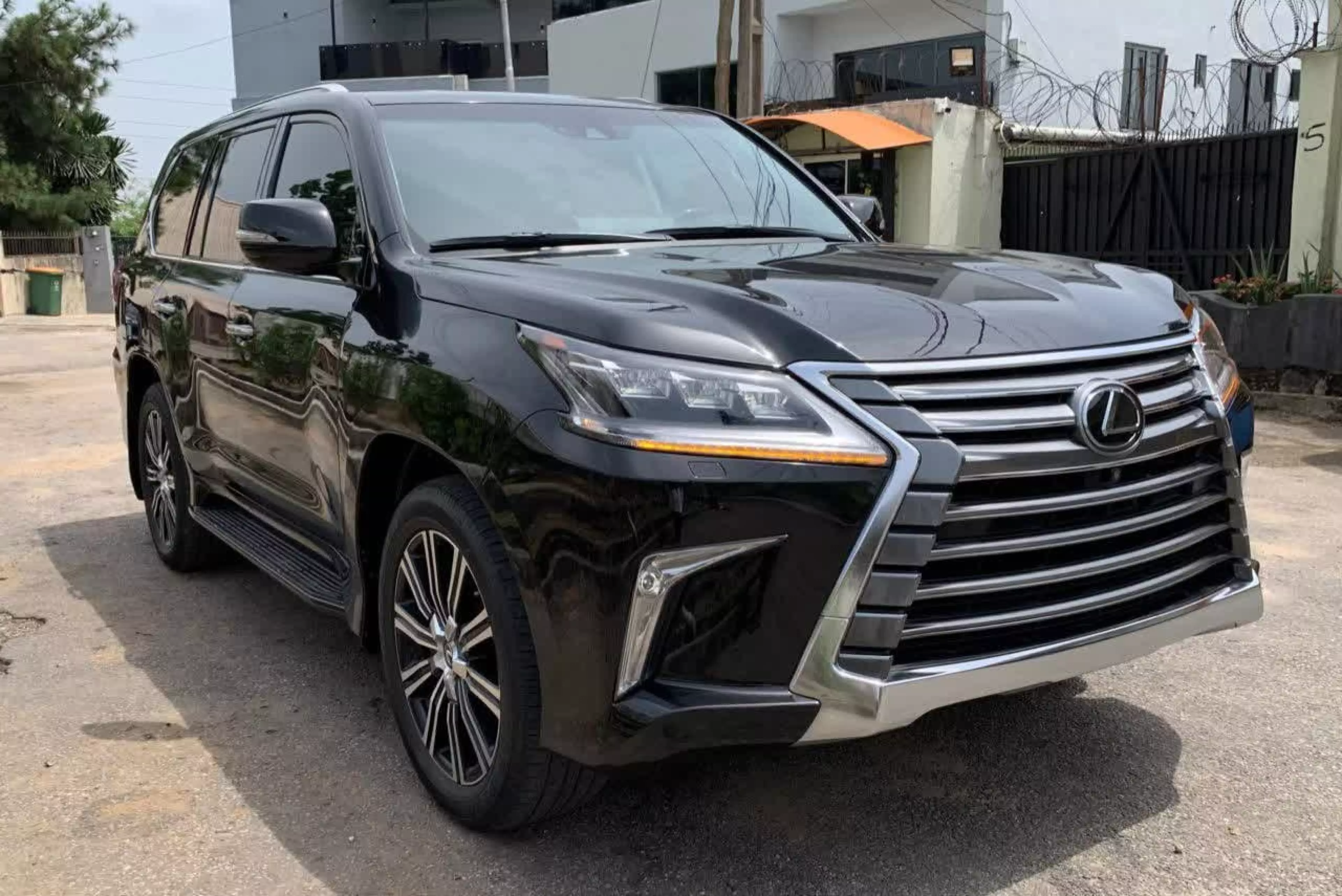 Lexus LX 570 - 2018