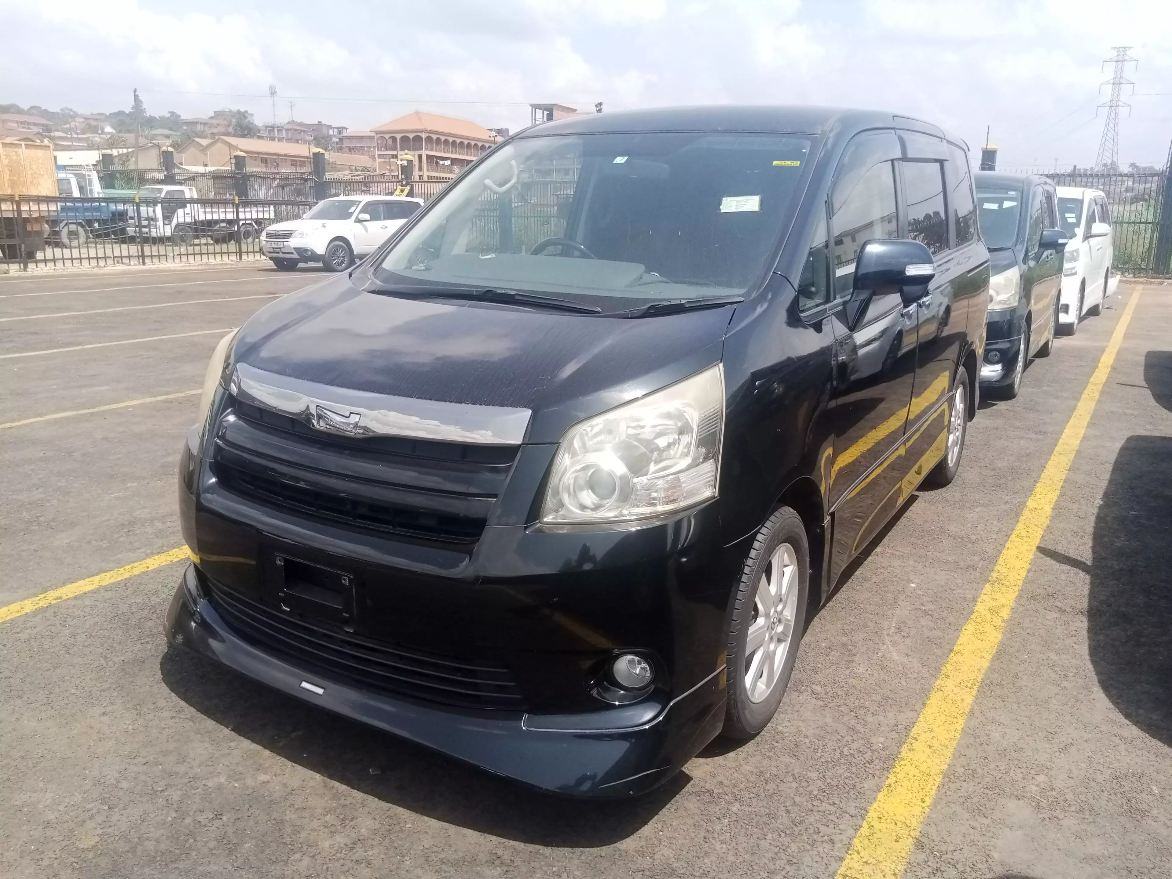 Toyota Noah - 2009