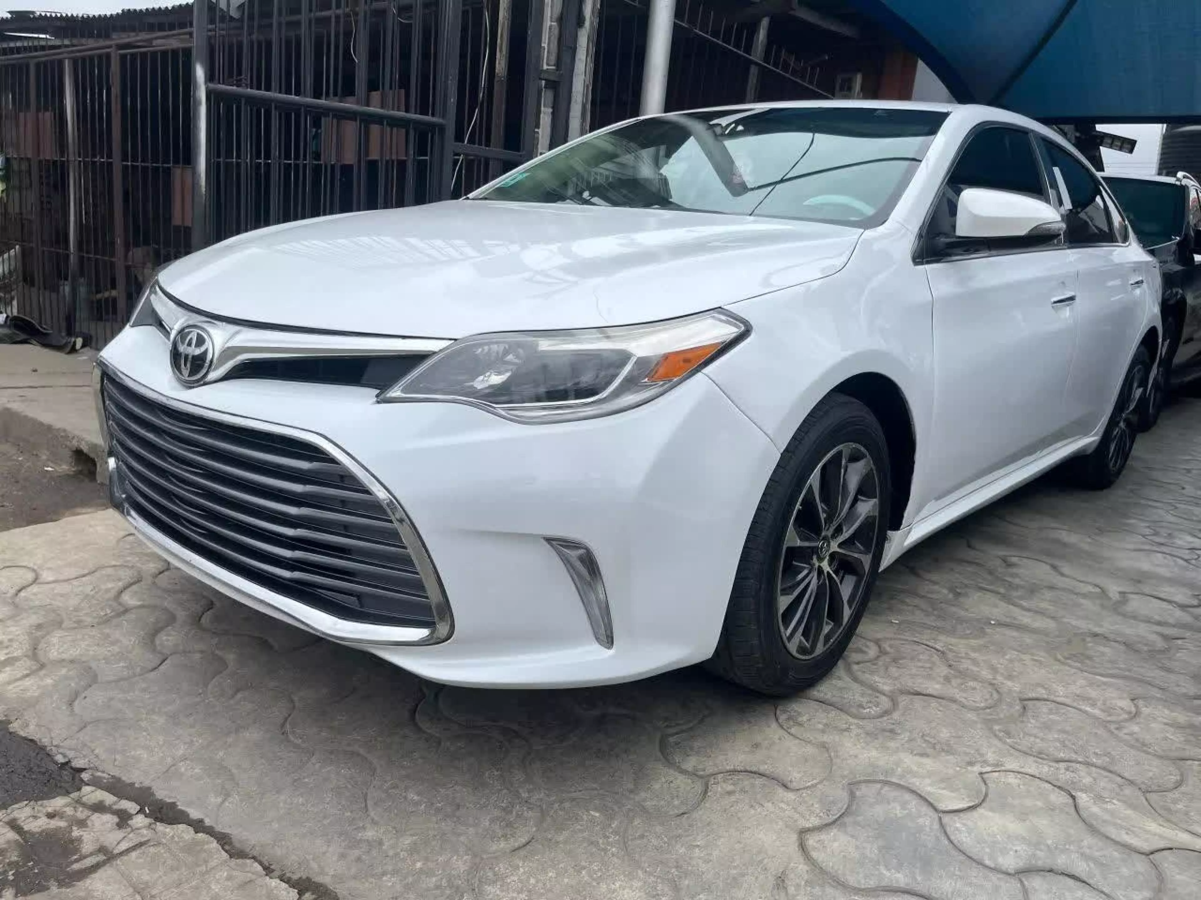 Toyota Avalon - 2016