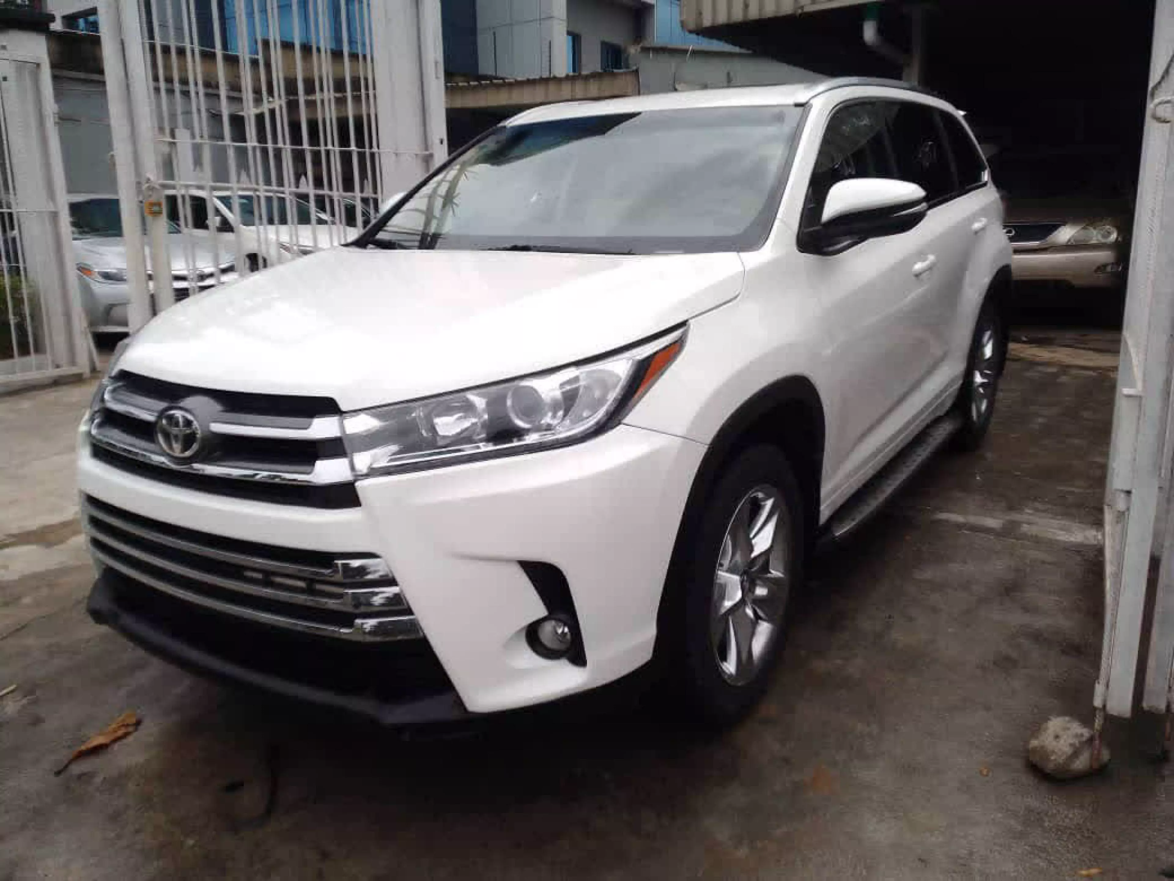 Toyota Highlander  - 2016