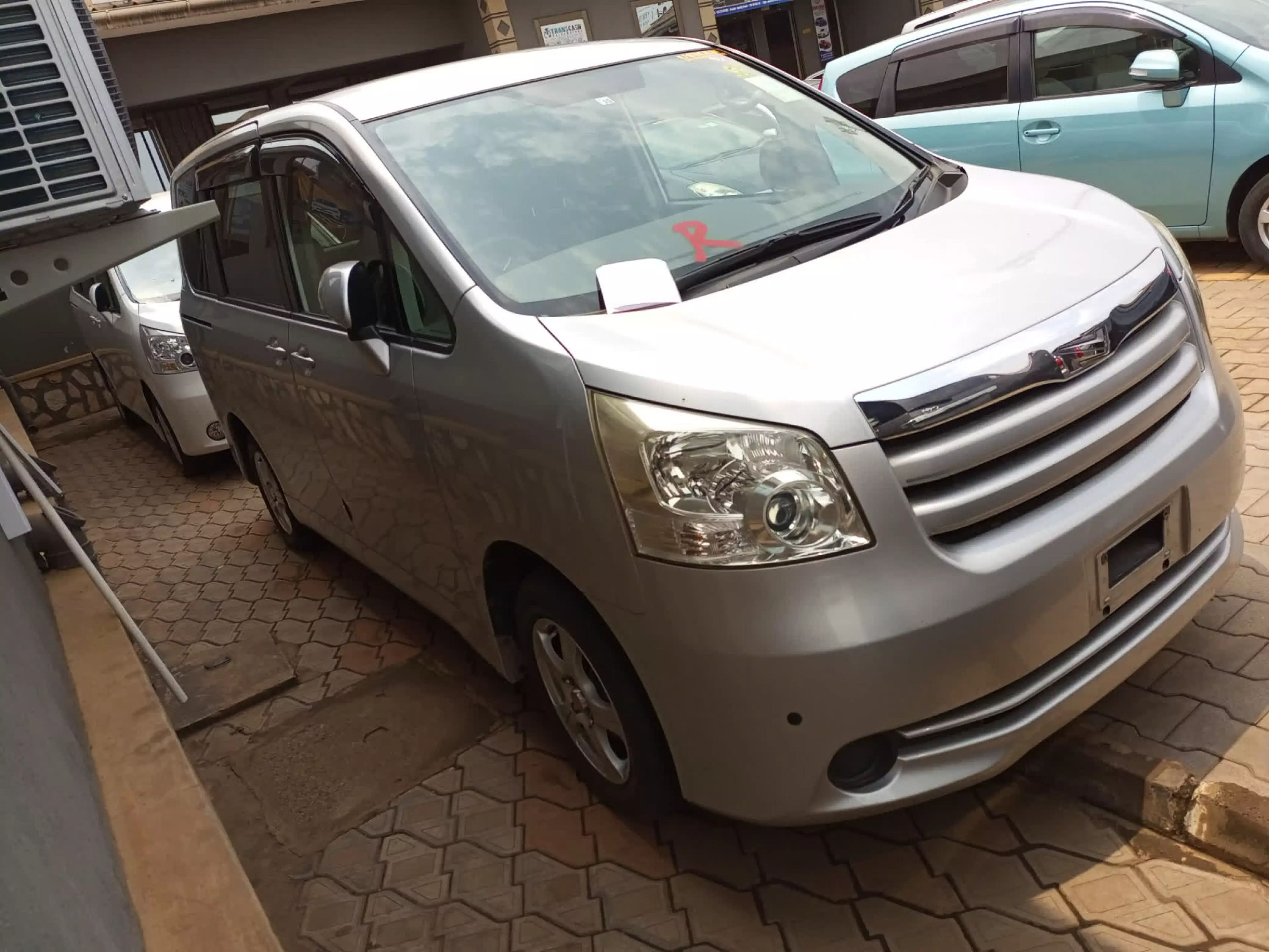 Toyota Noah - 2008