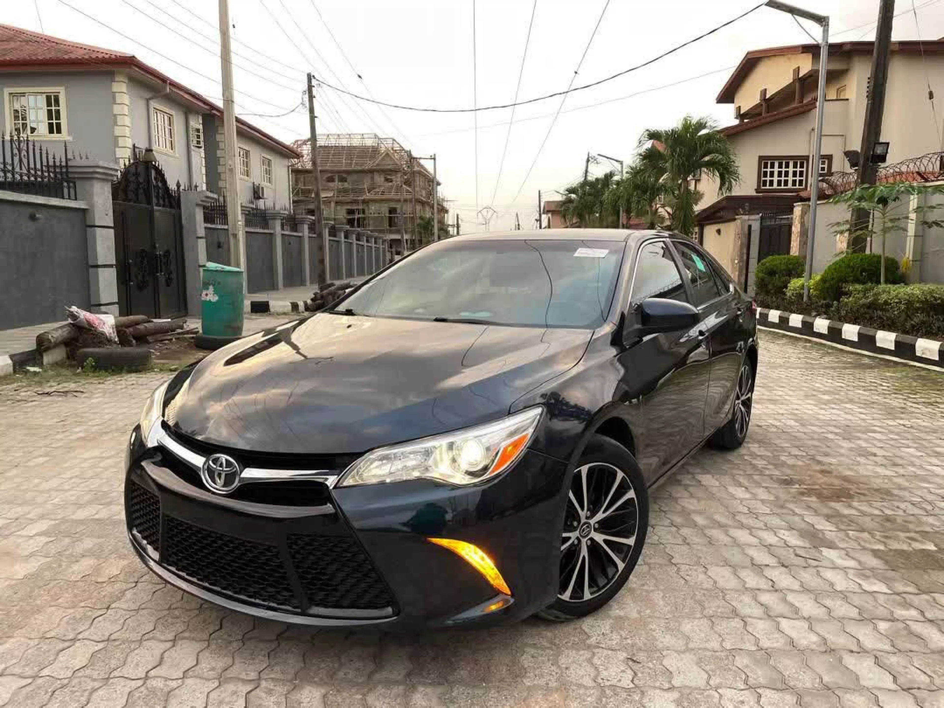 Toyota Camry  - 2015