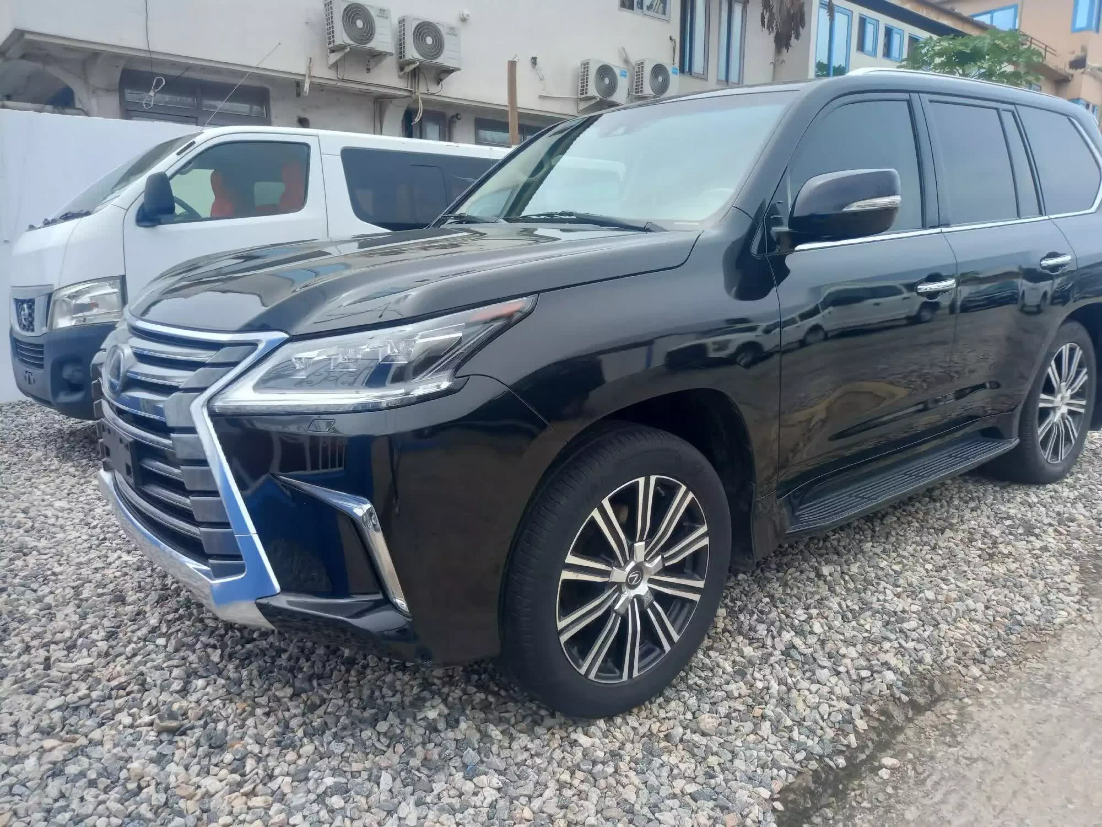 Lexus LX 570 - 2018