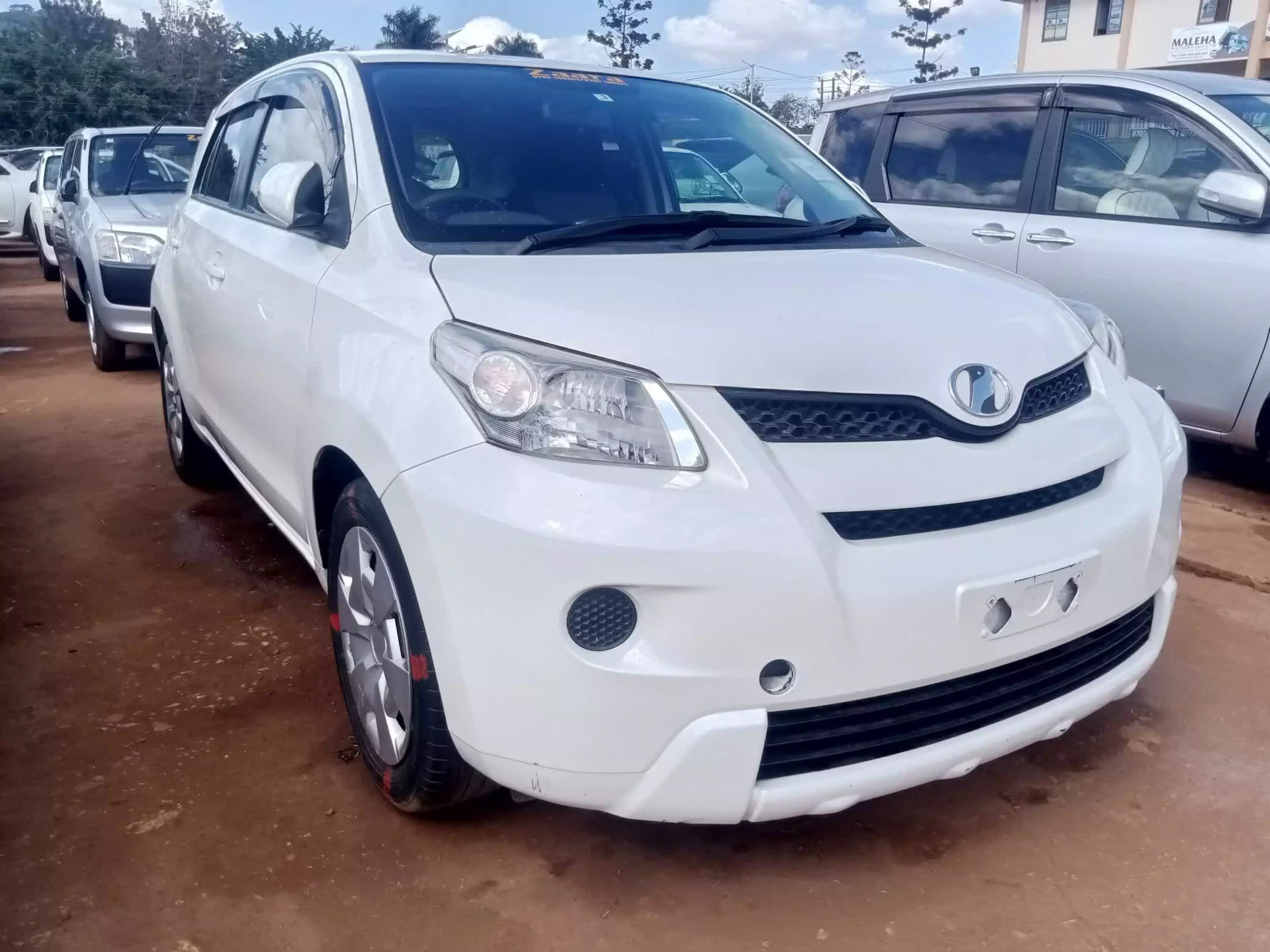 Toyota Ist   - 2011