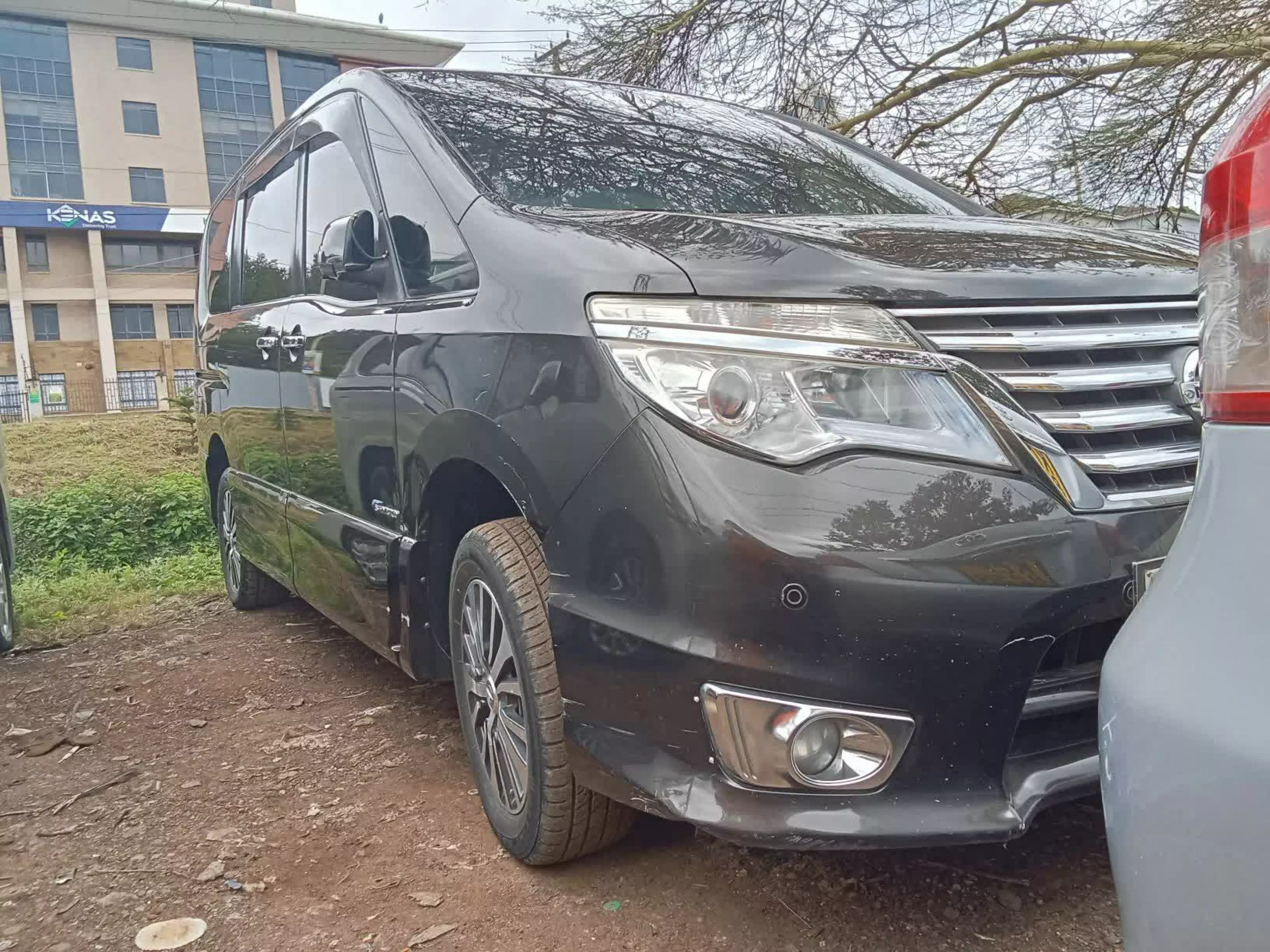 Nissan Serena  - 2013