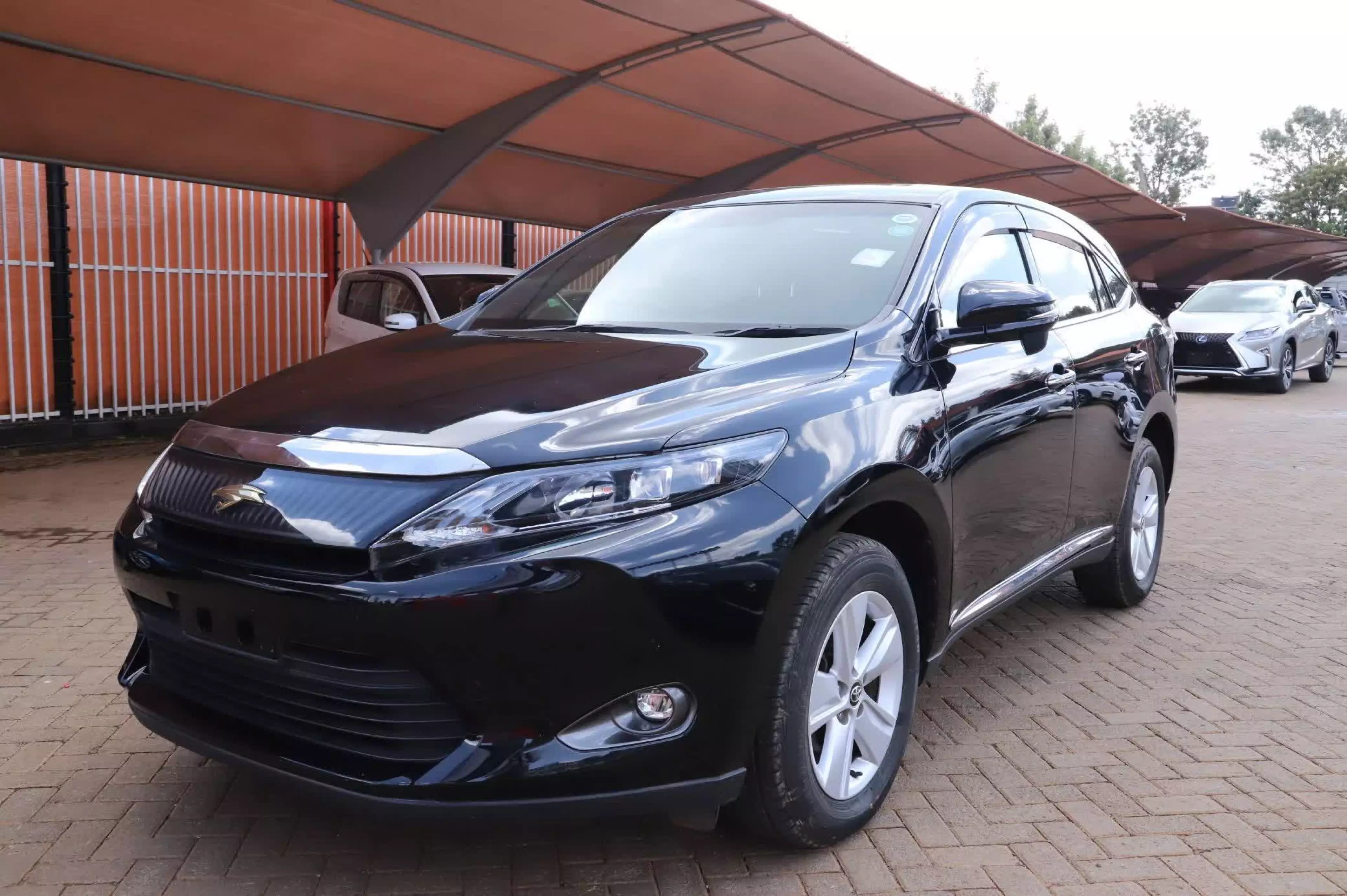 Toyota Harrier  - 2016