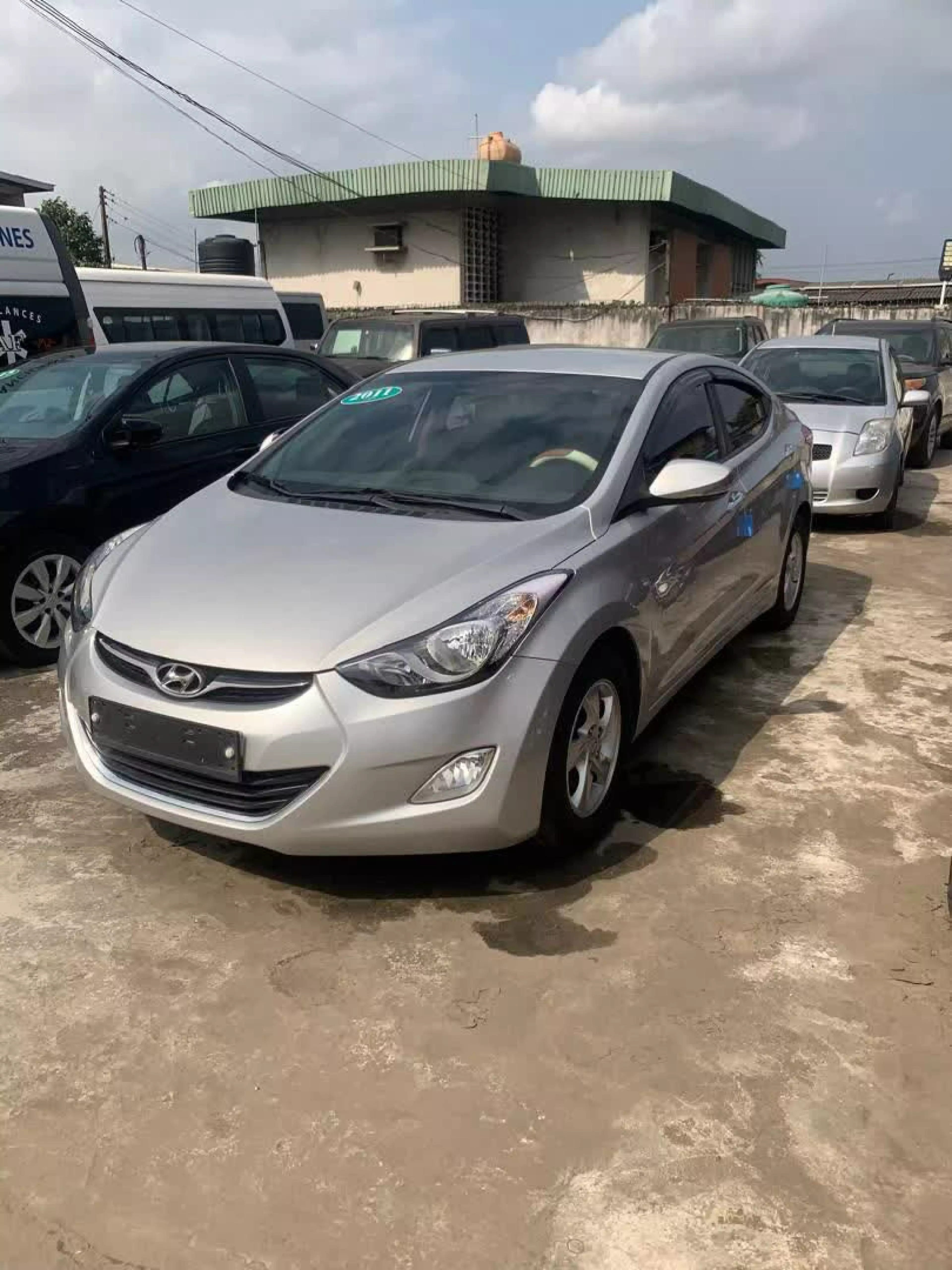 Hyundai Avante  - 2012