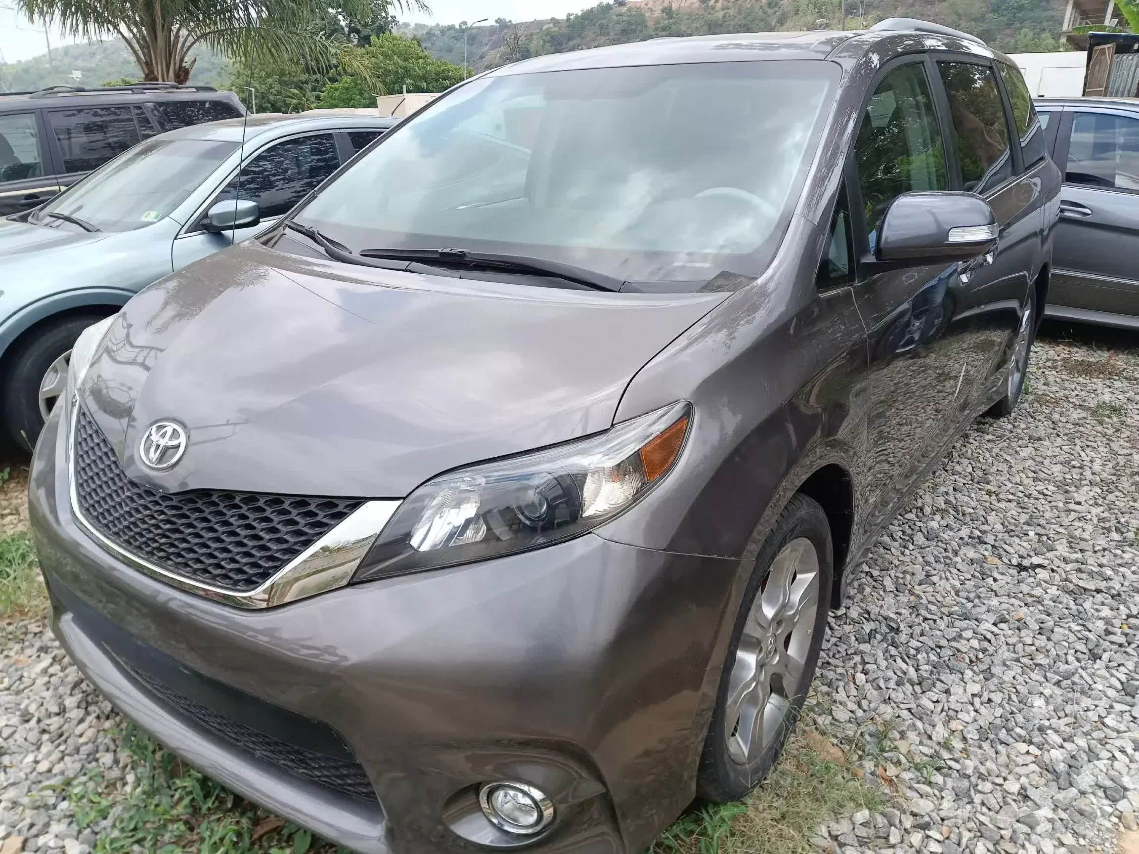 Toyota Sienna  - 2011