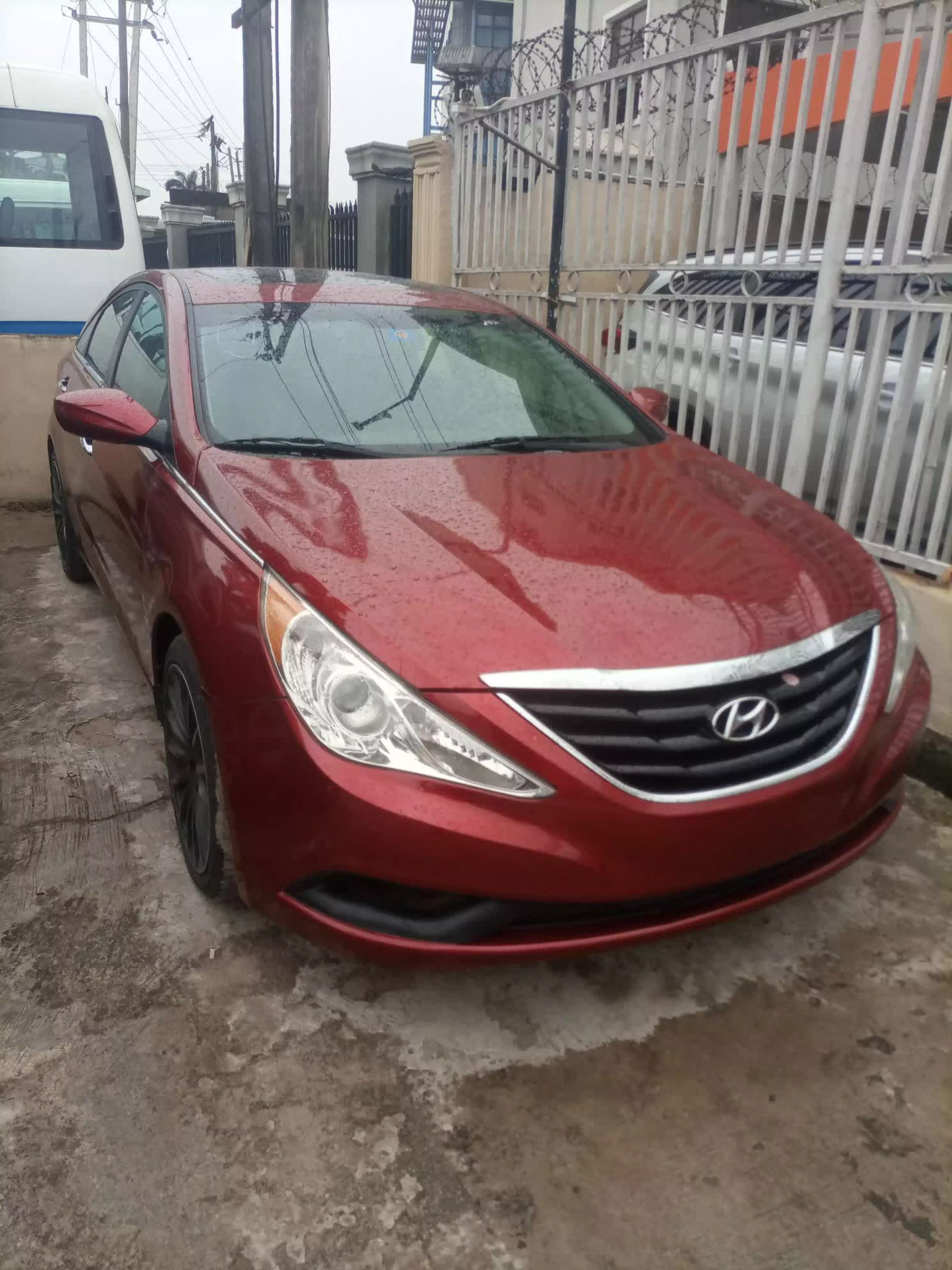 Hyundai Sonata - 2012