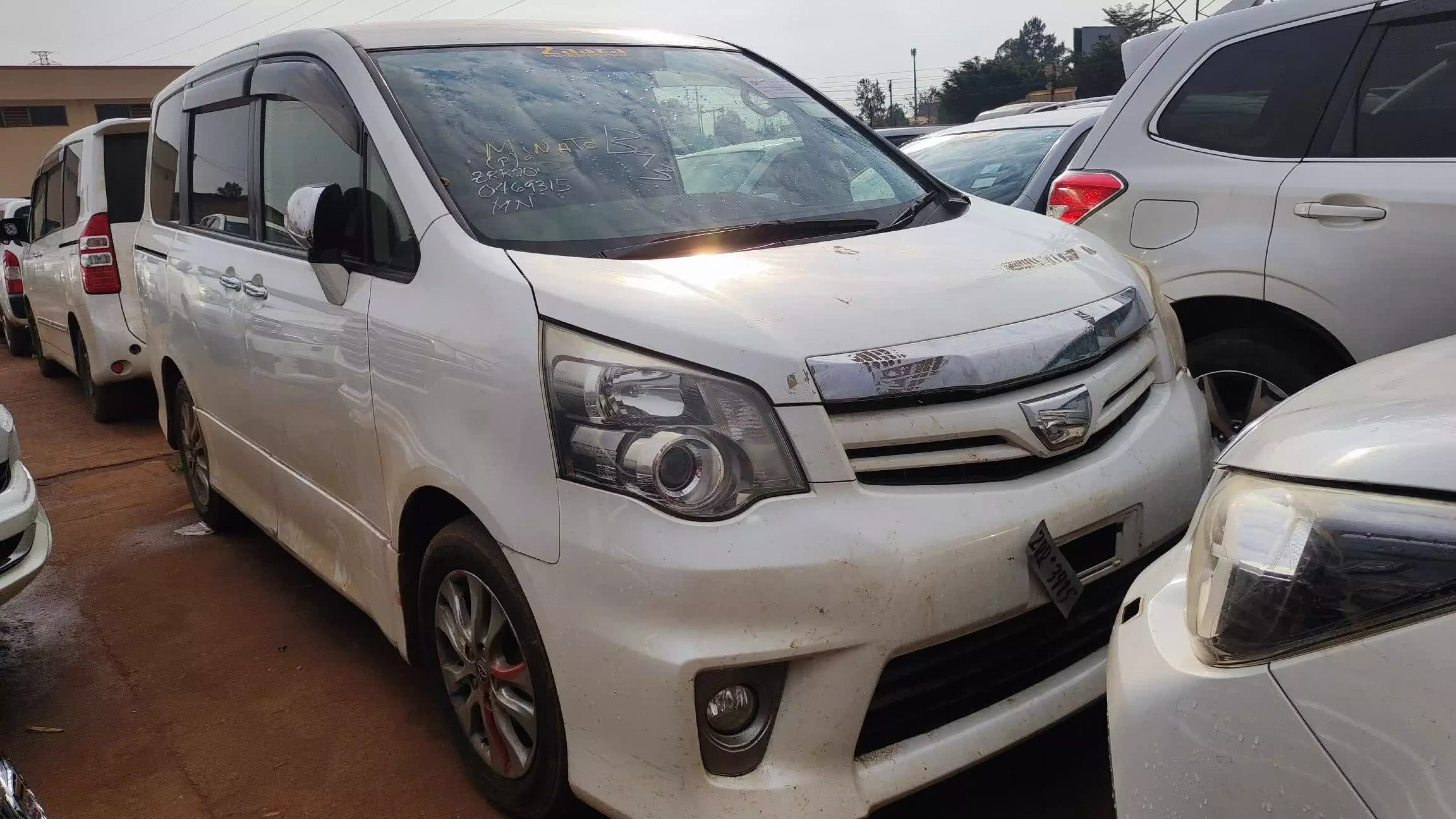 Toyota Noah - 2010