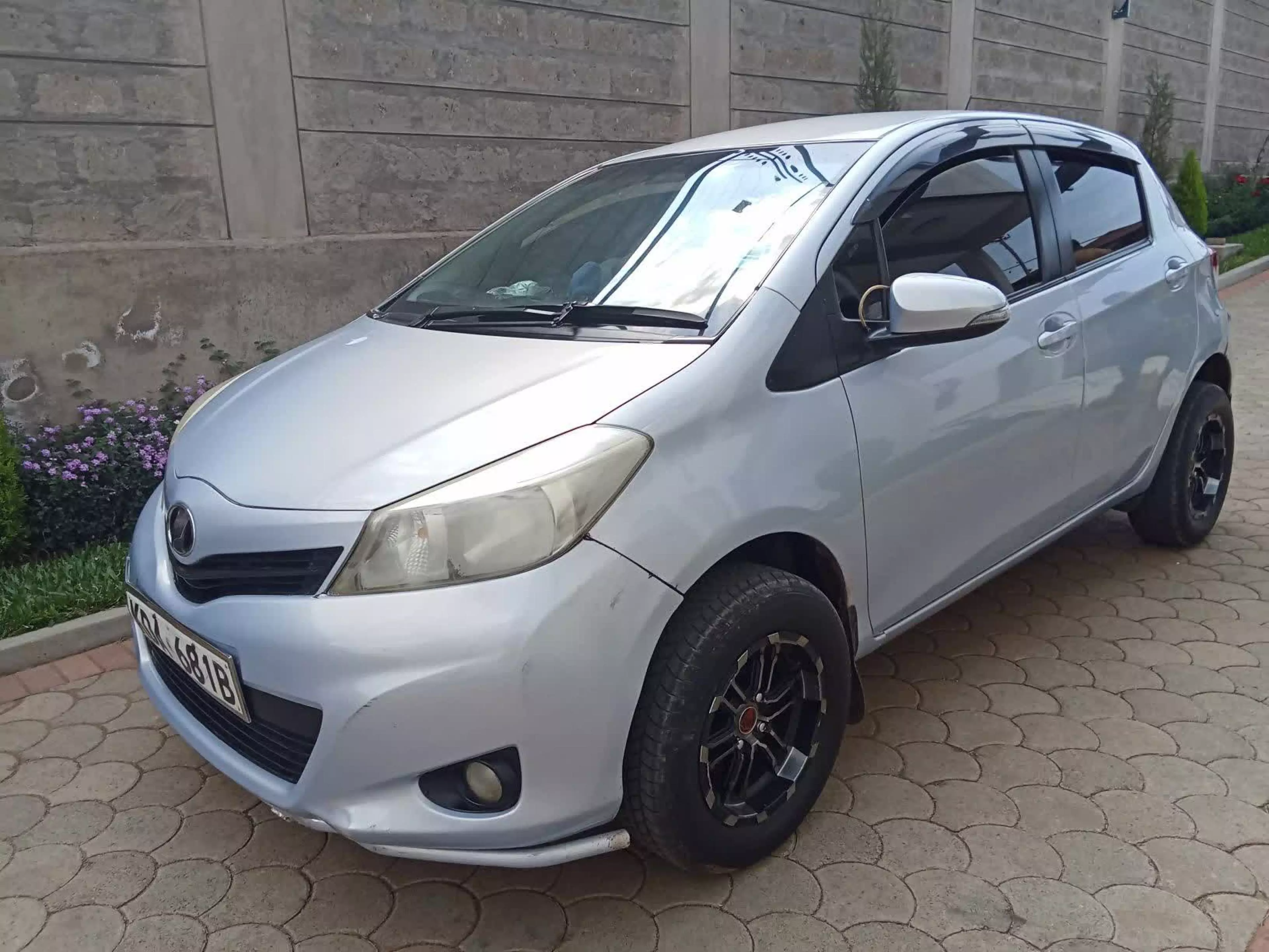 Toyota Vitz - 2013