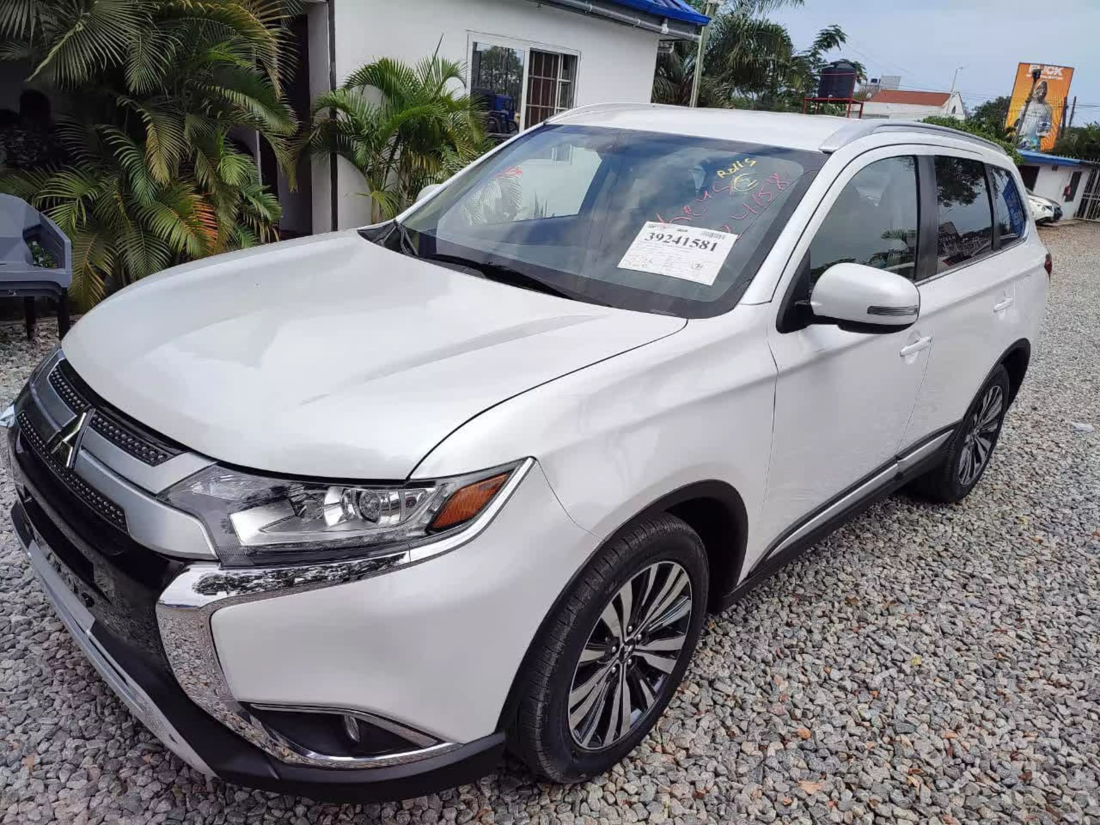 Mitsubishi OUTLANDER - 2019