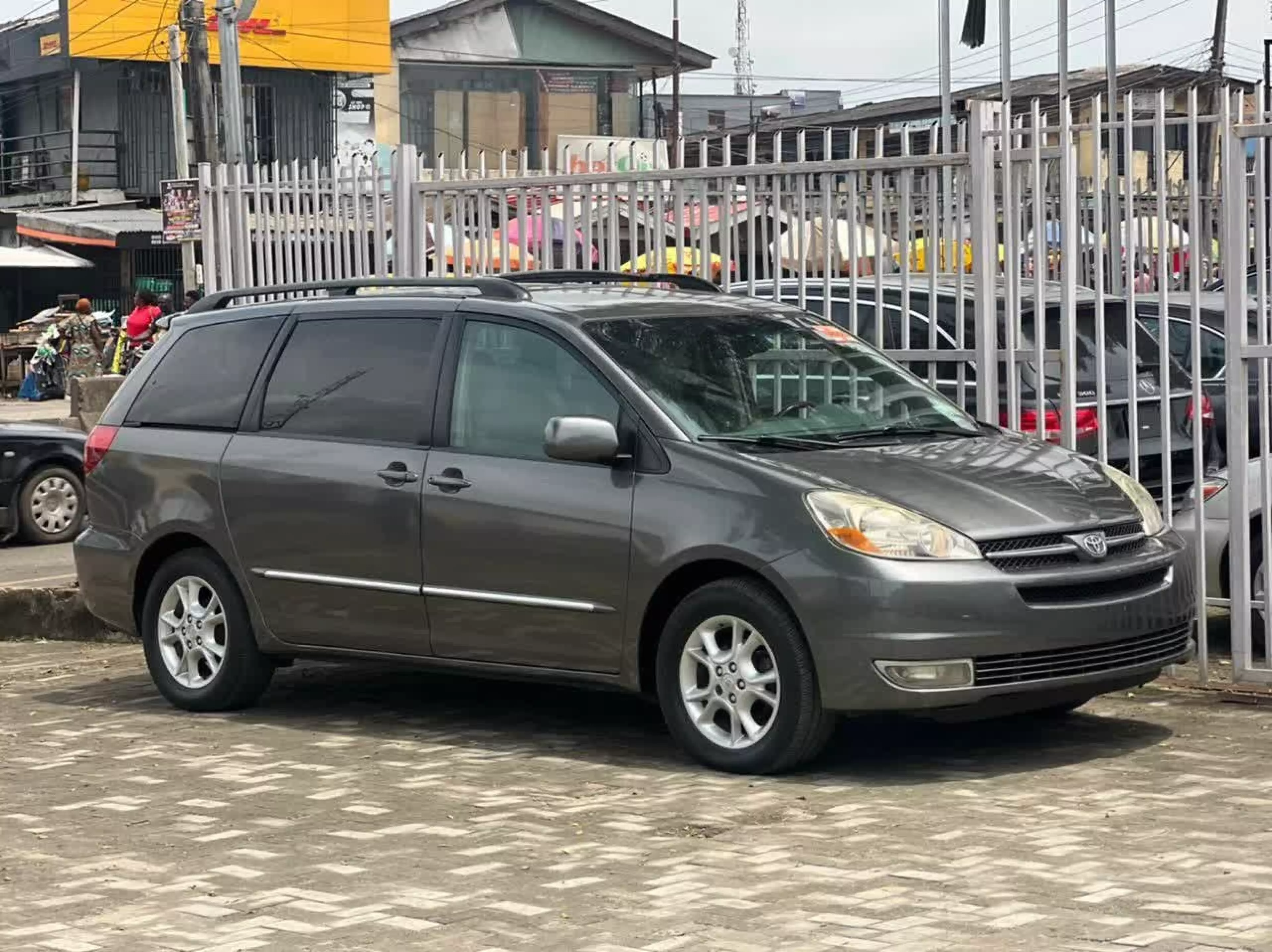 Toyota Sienna  - 2004