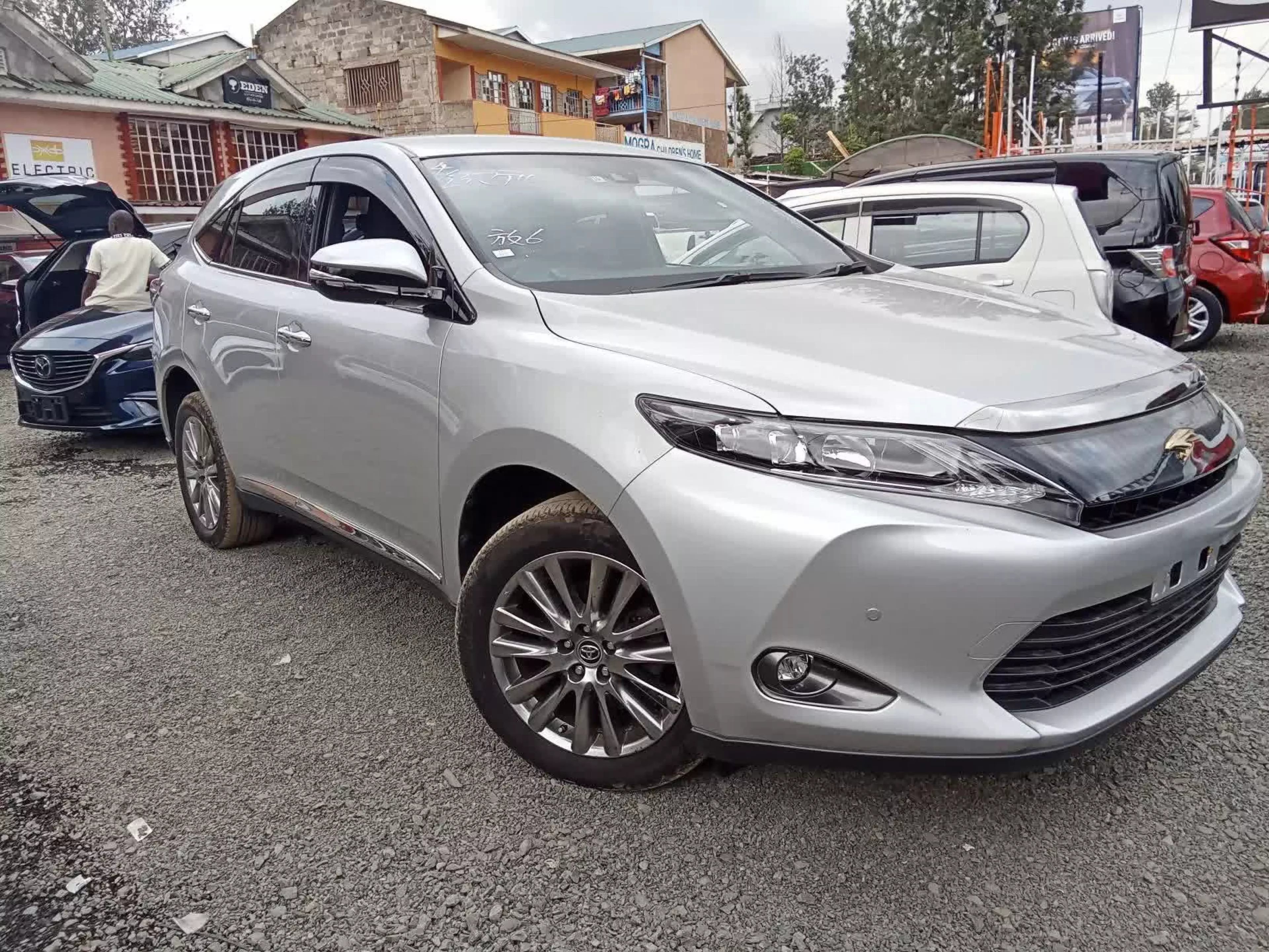 Toyota Harrier  - 2017