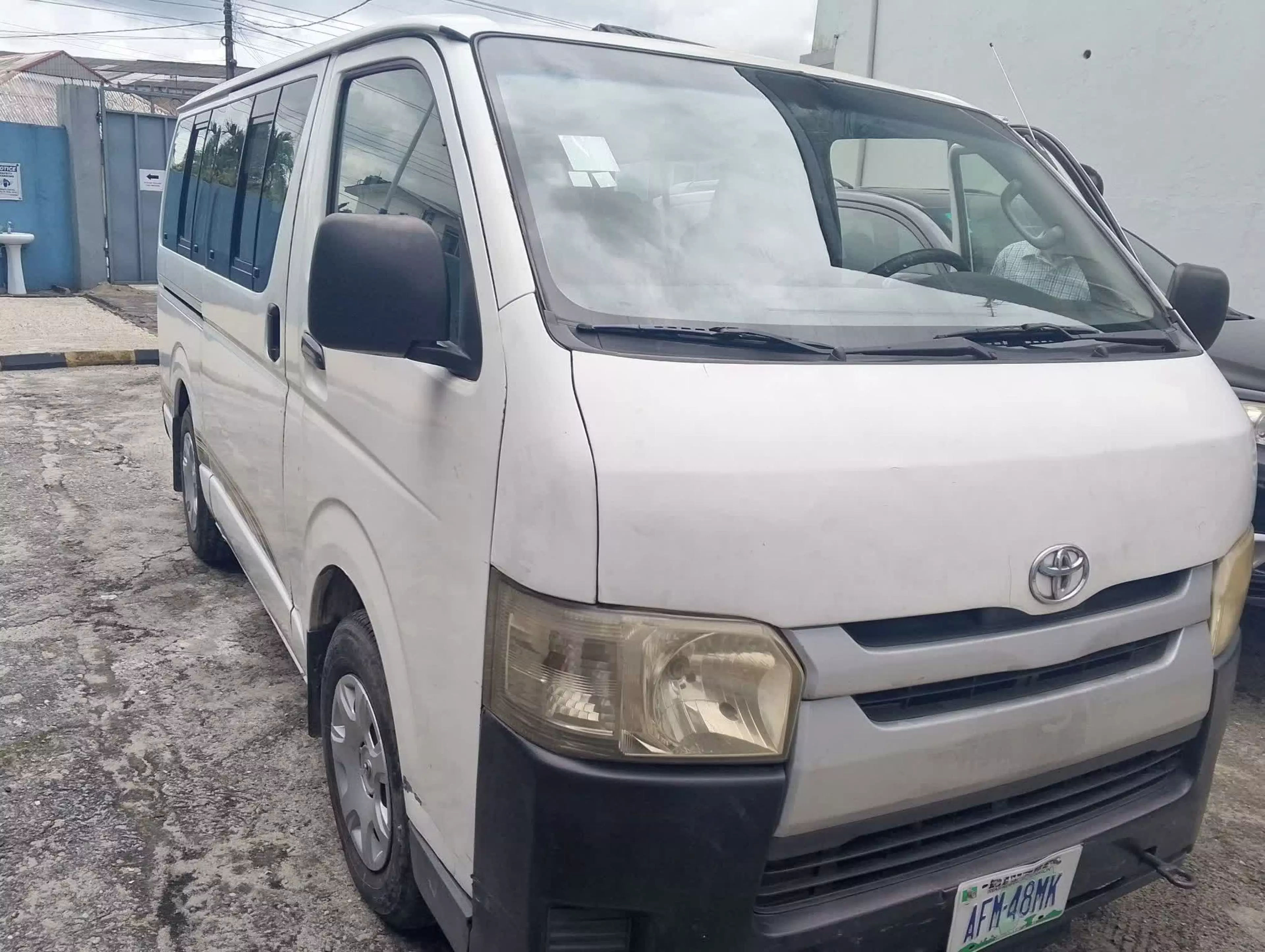 Toyota Hiace  - 2012