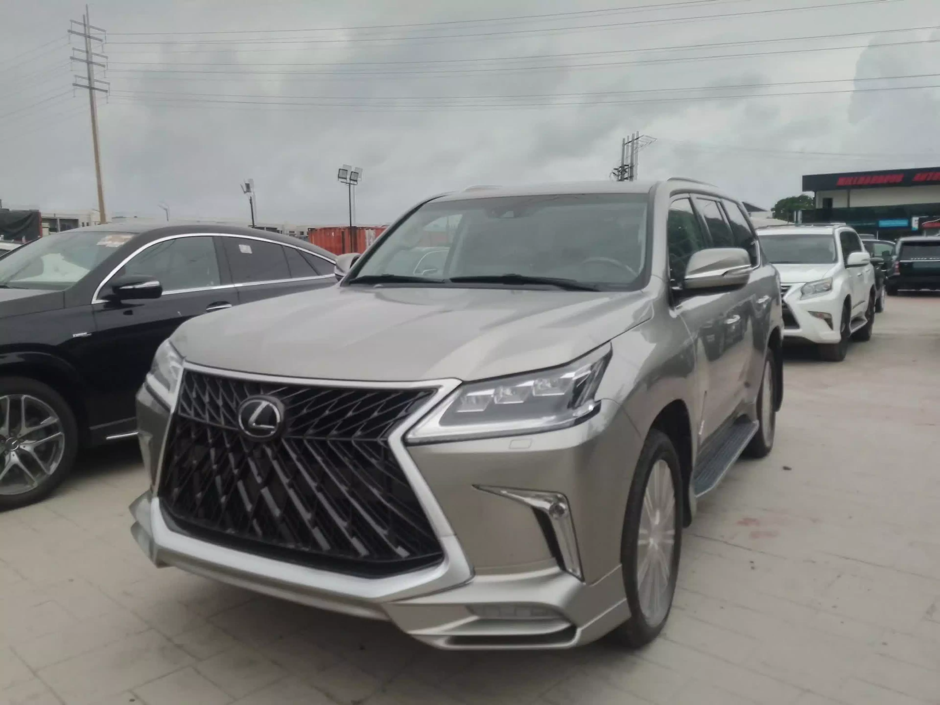 Lexus LX 570 - 2019