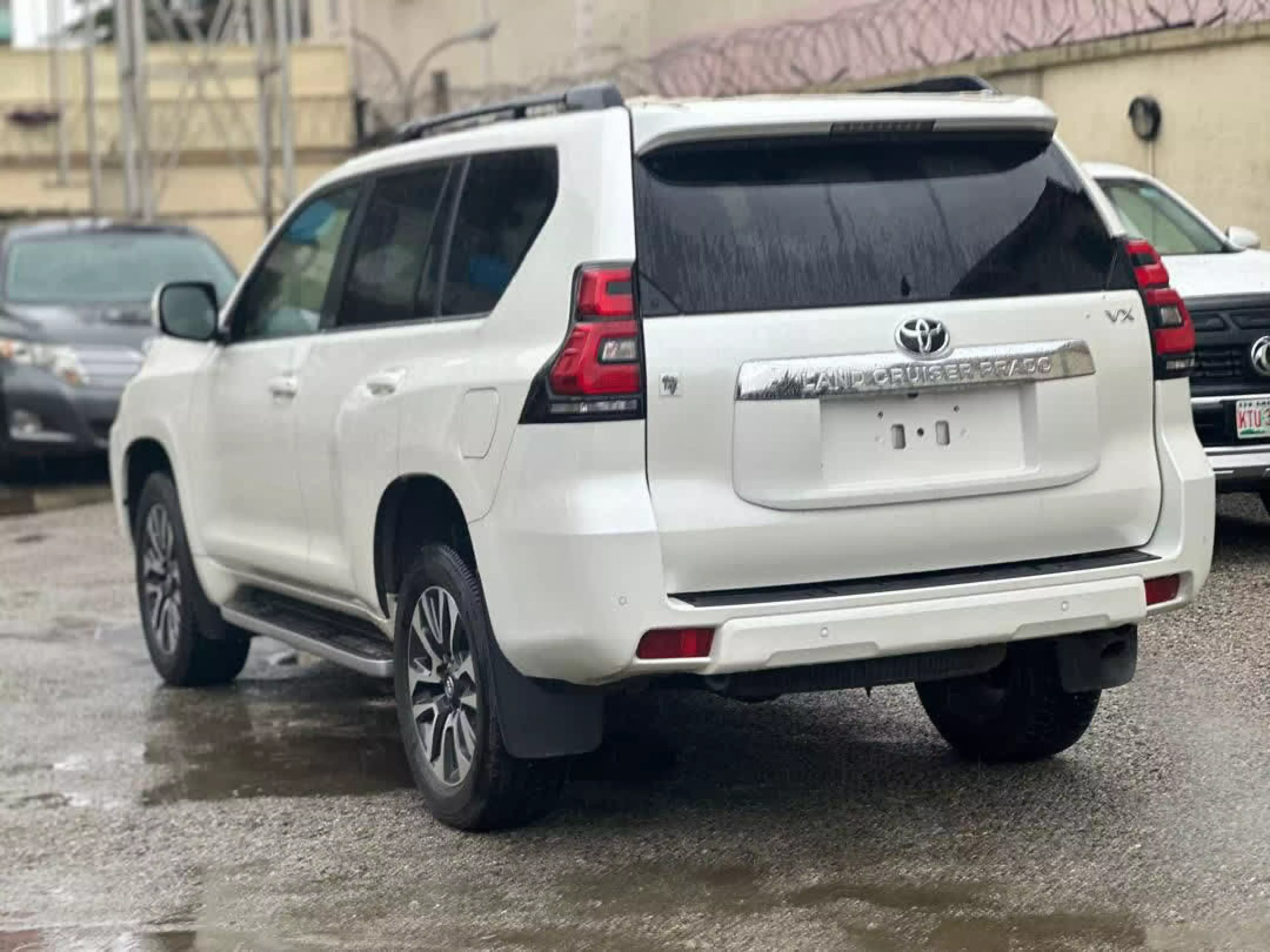 Toyota Landcruiser Prado - 2023