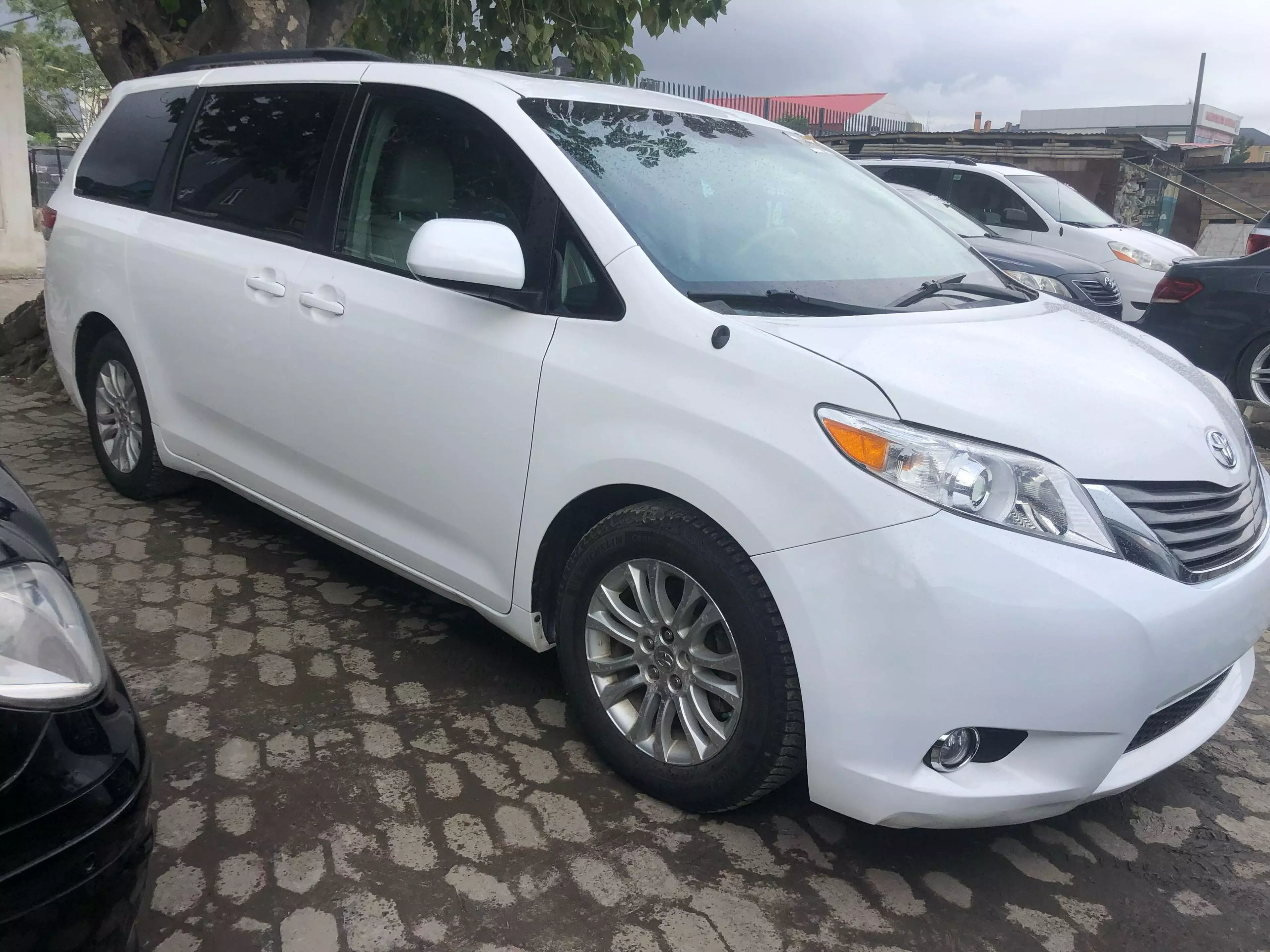 Toyota Sienna  - 2012