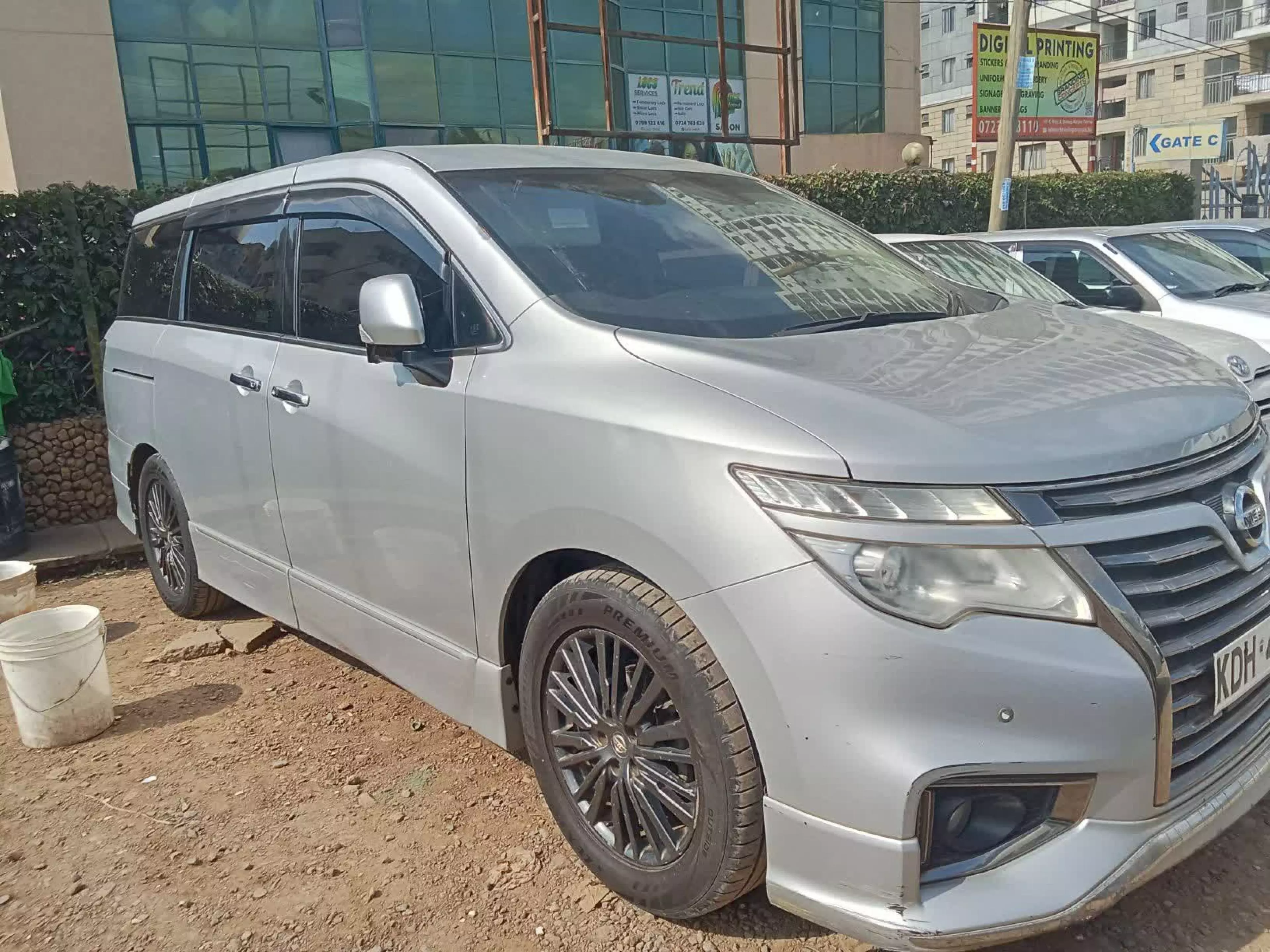 Nissan Elgrand  - 2015