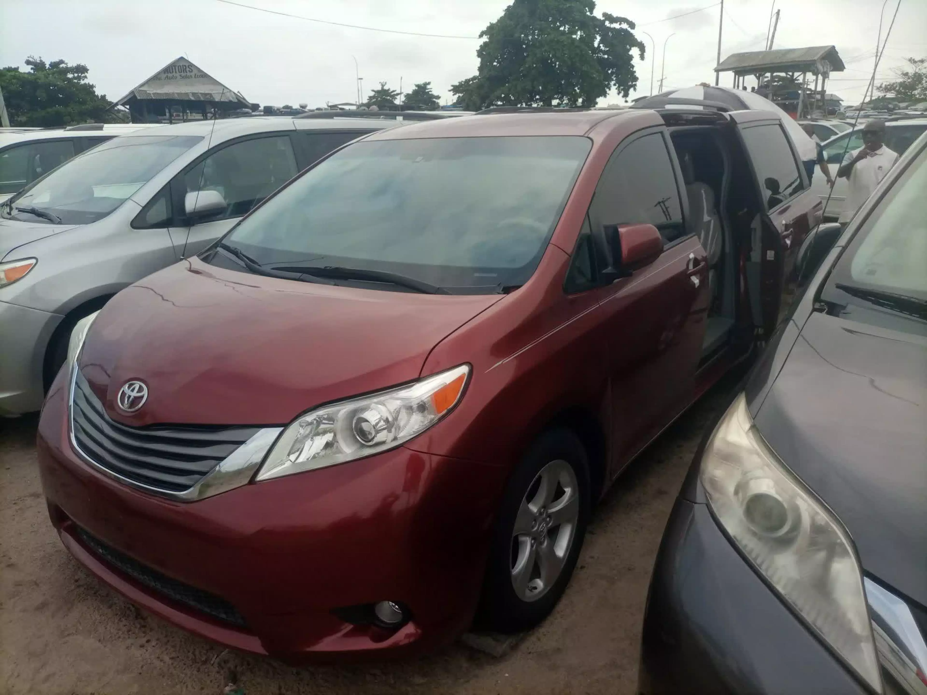 Toyota Sienna  - 2012