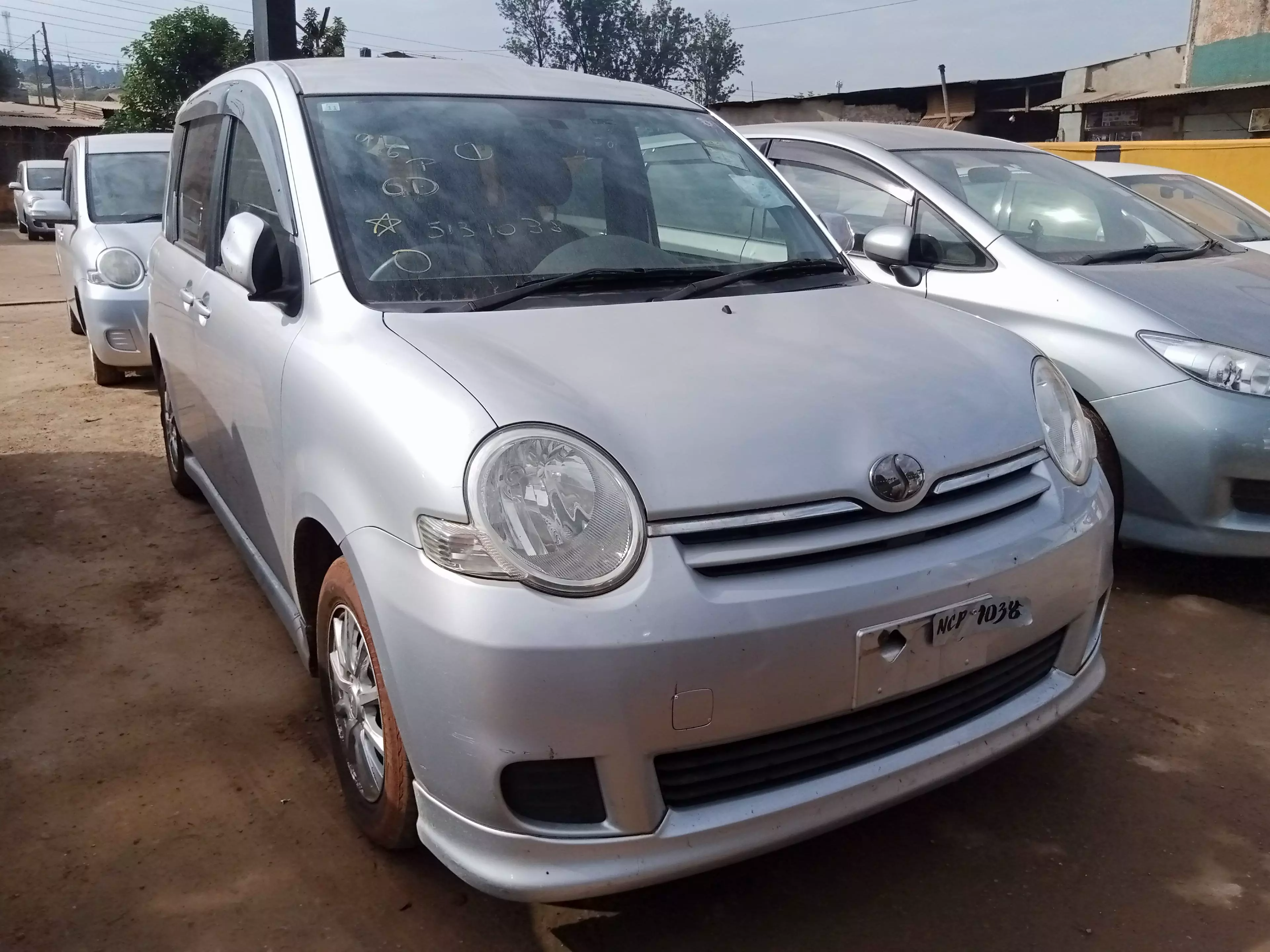 Toyota Sienta - 2009