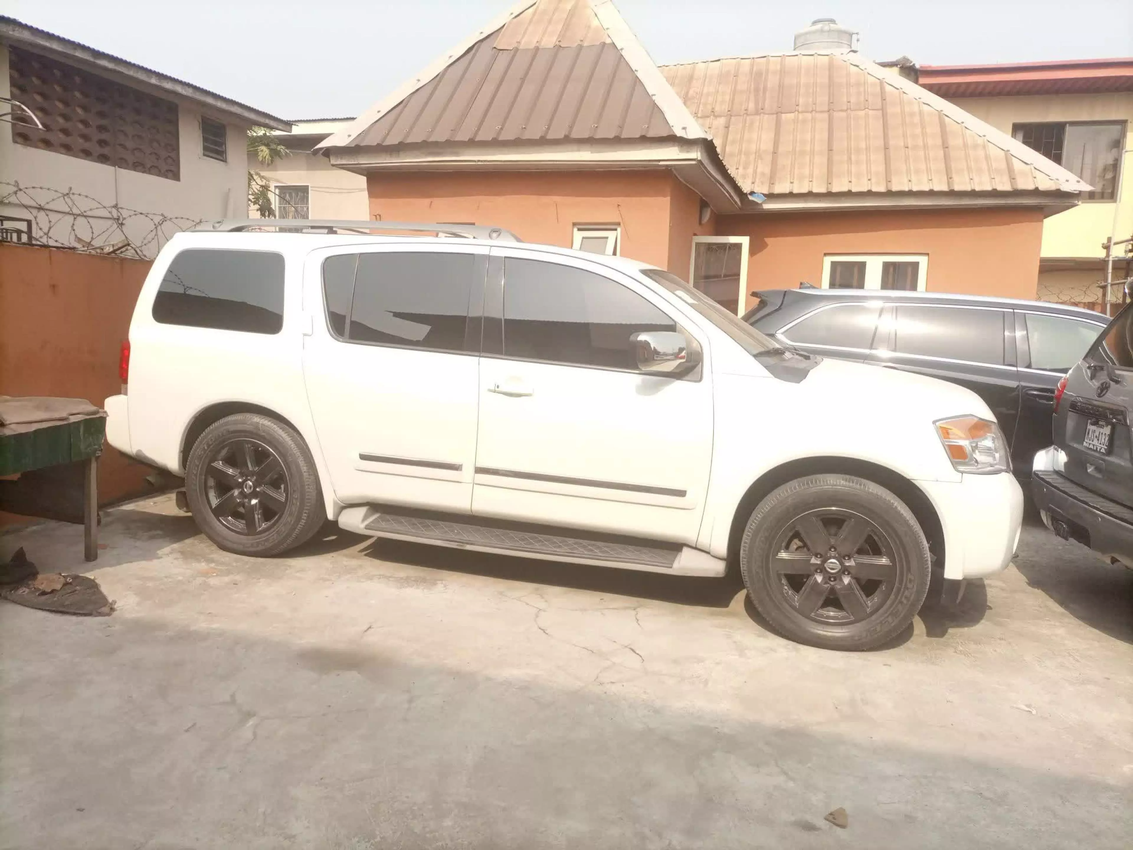 Nissan Armada - 2014