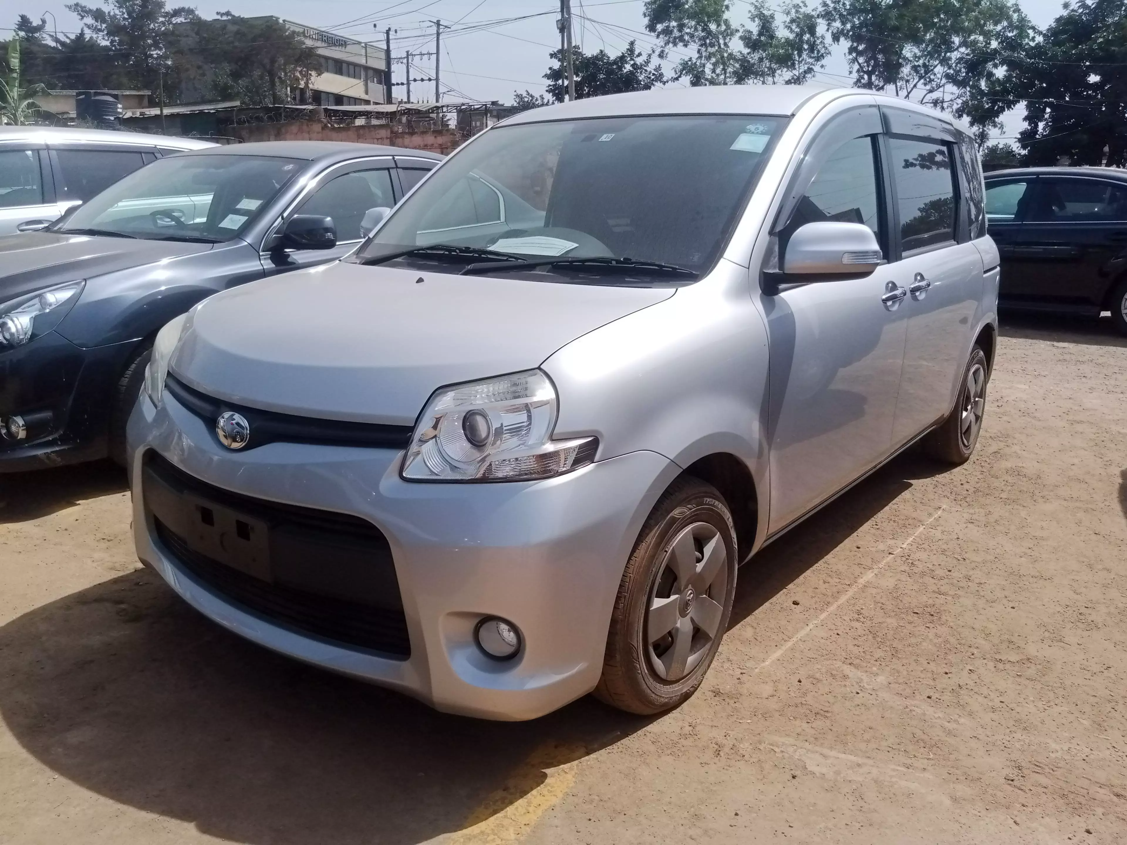 Toyota Sienta  - 2011