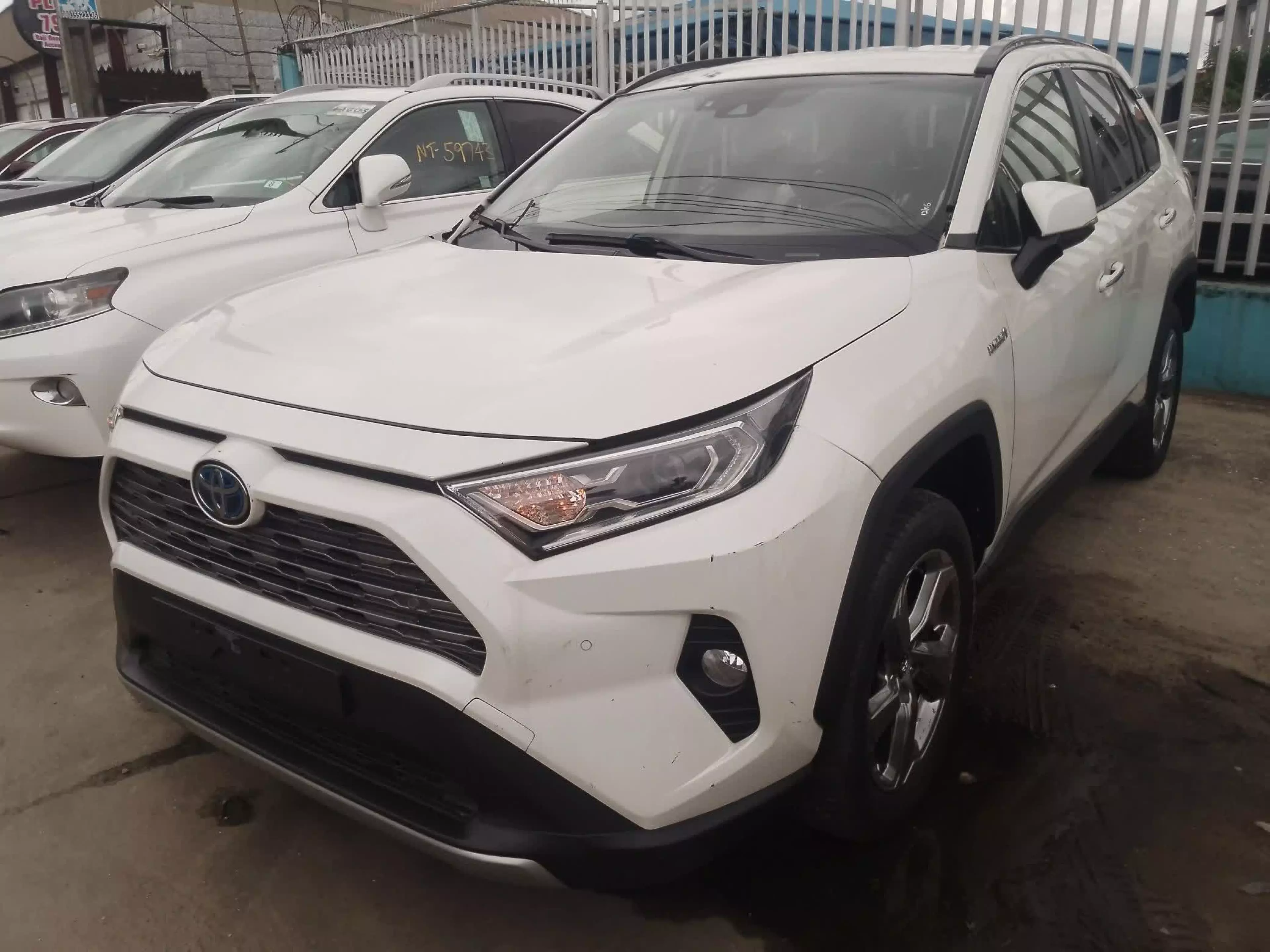 Toyota Rav 4 8AT 2.5l (Adventure Grade)  - 2020