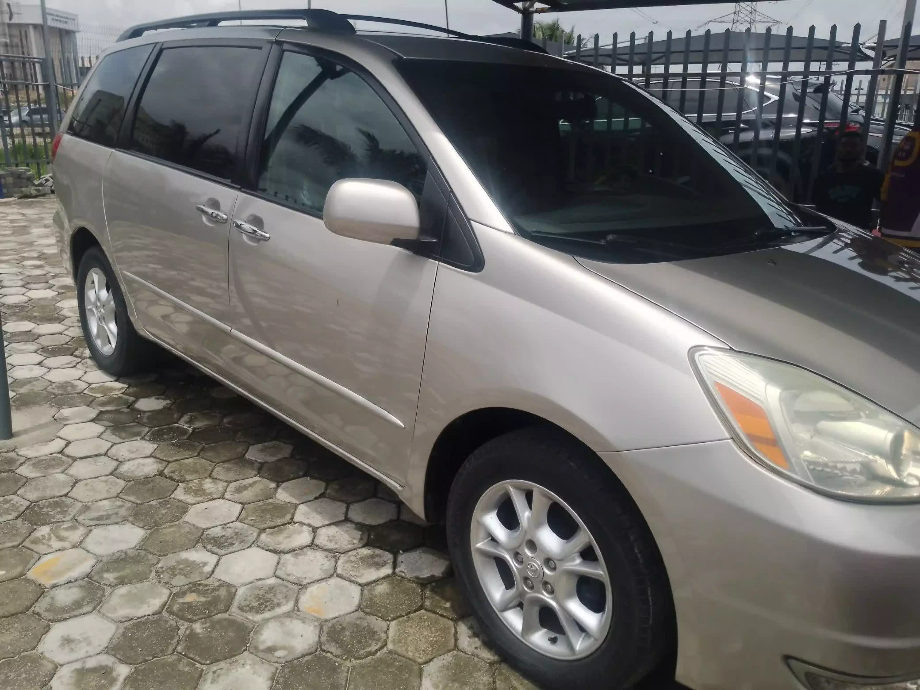 Toyota Sienna  - 2005