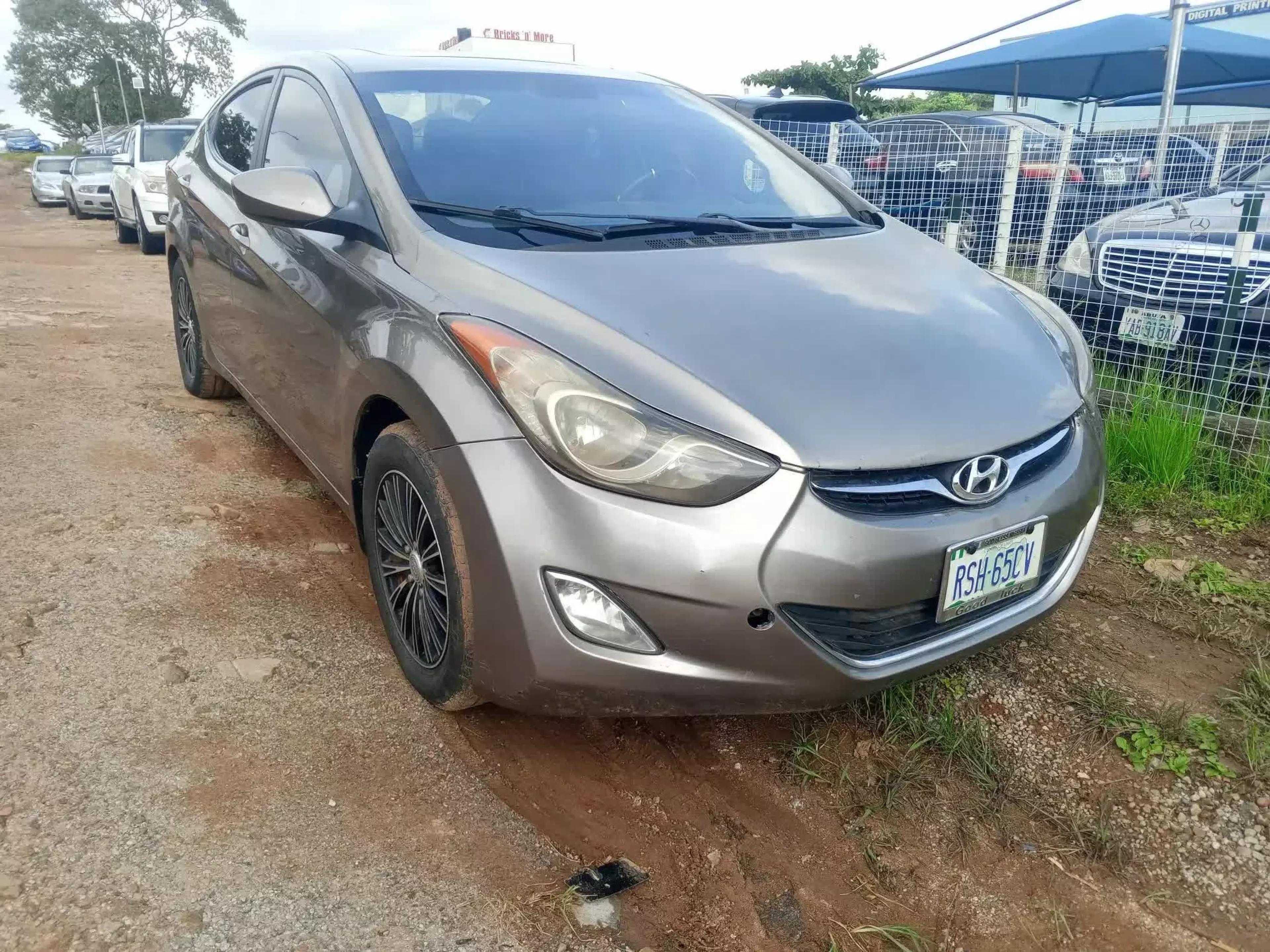 Hyundai Elantra - 2013