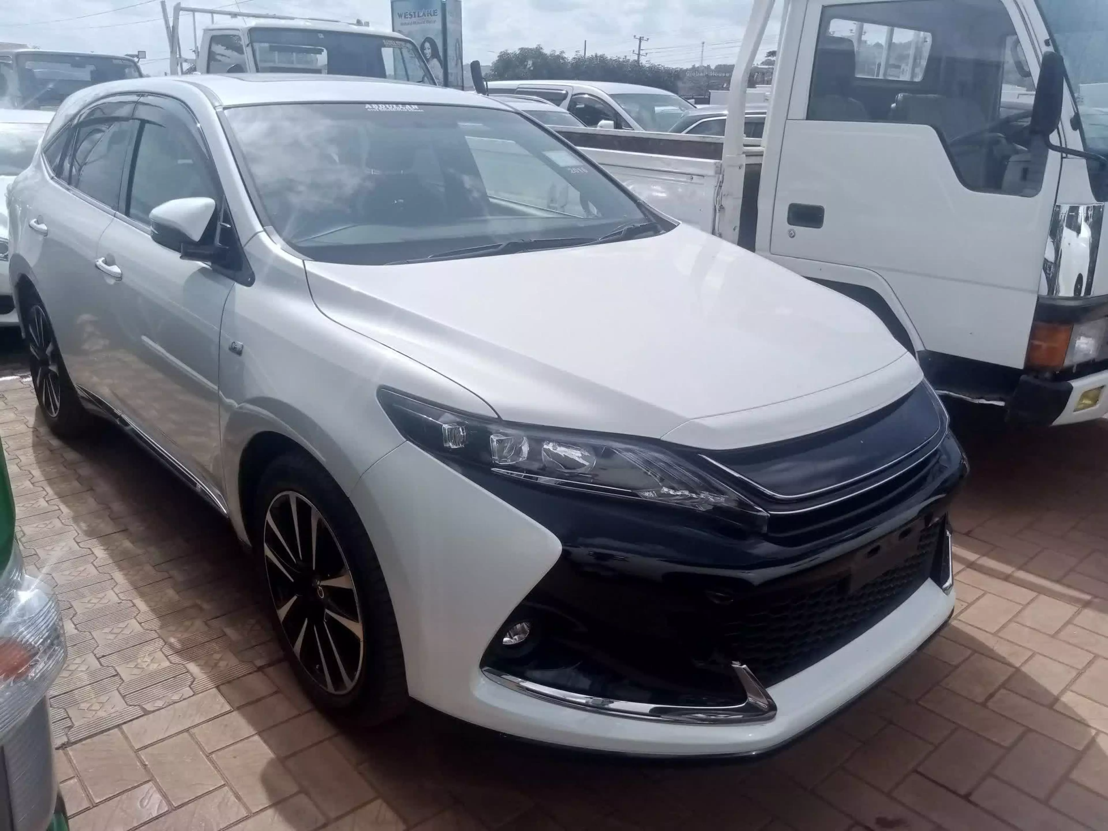 Toyota Harrier - 2016