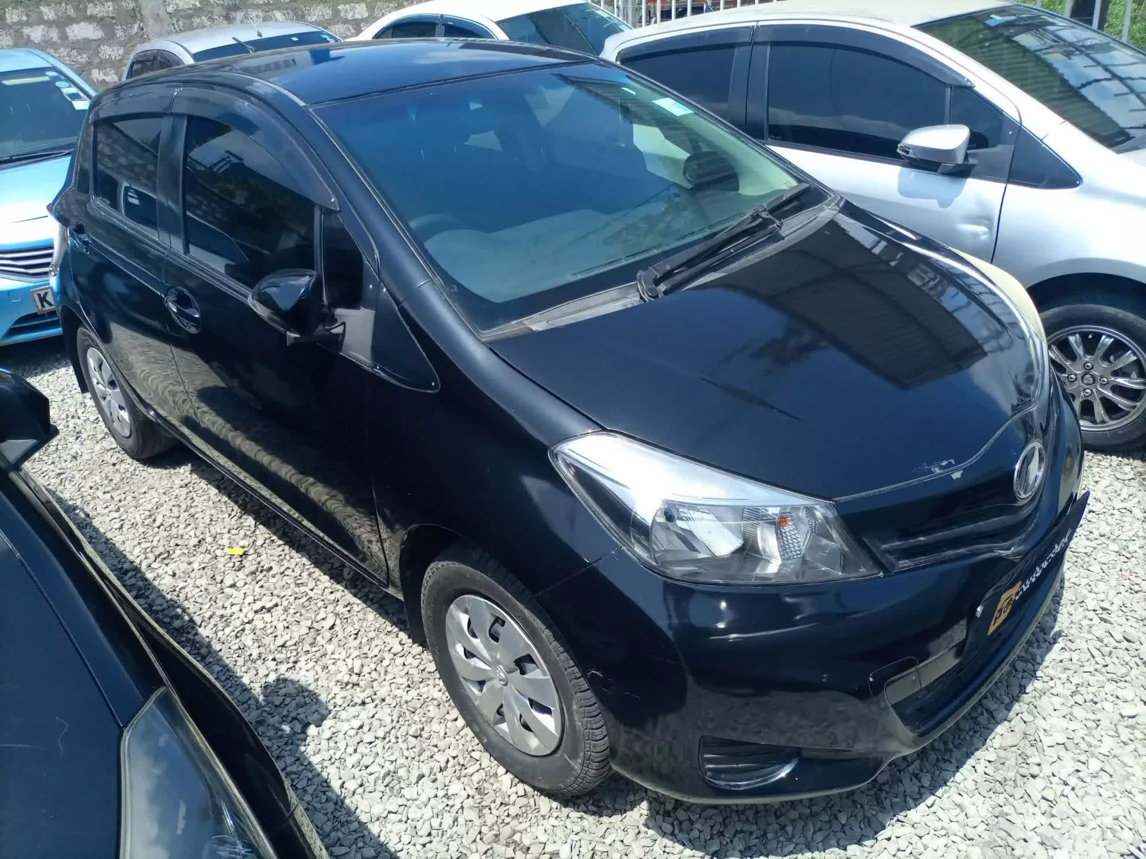 Toyota Vitz - 2013