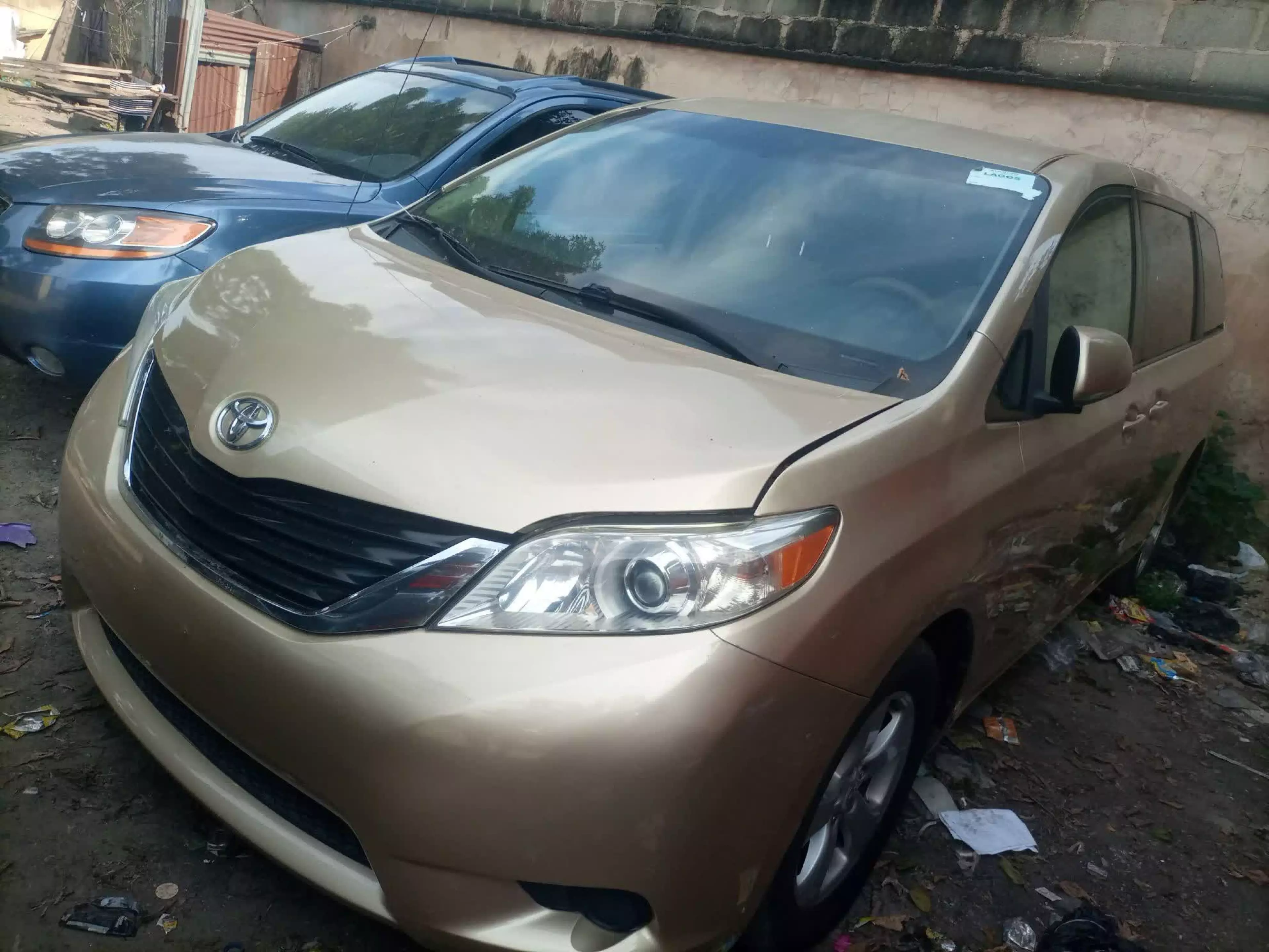 Toyota Sienna - 2011