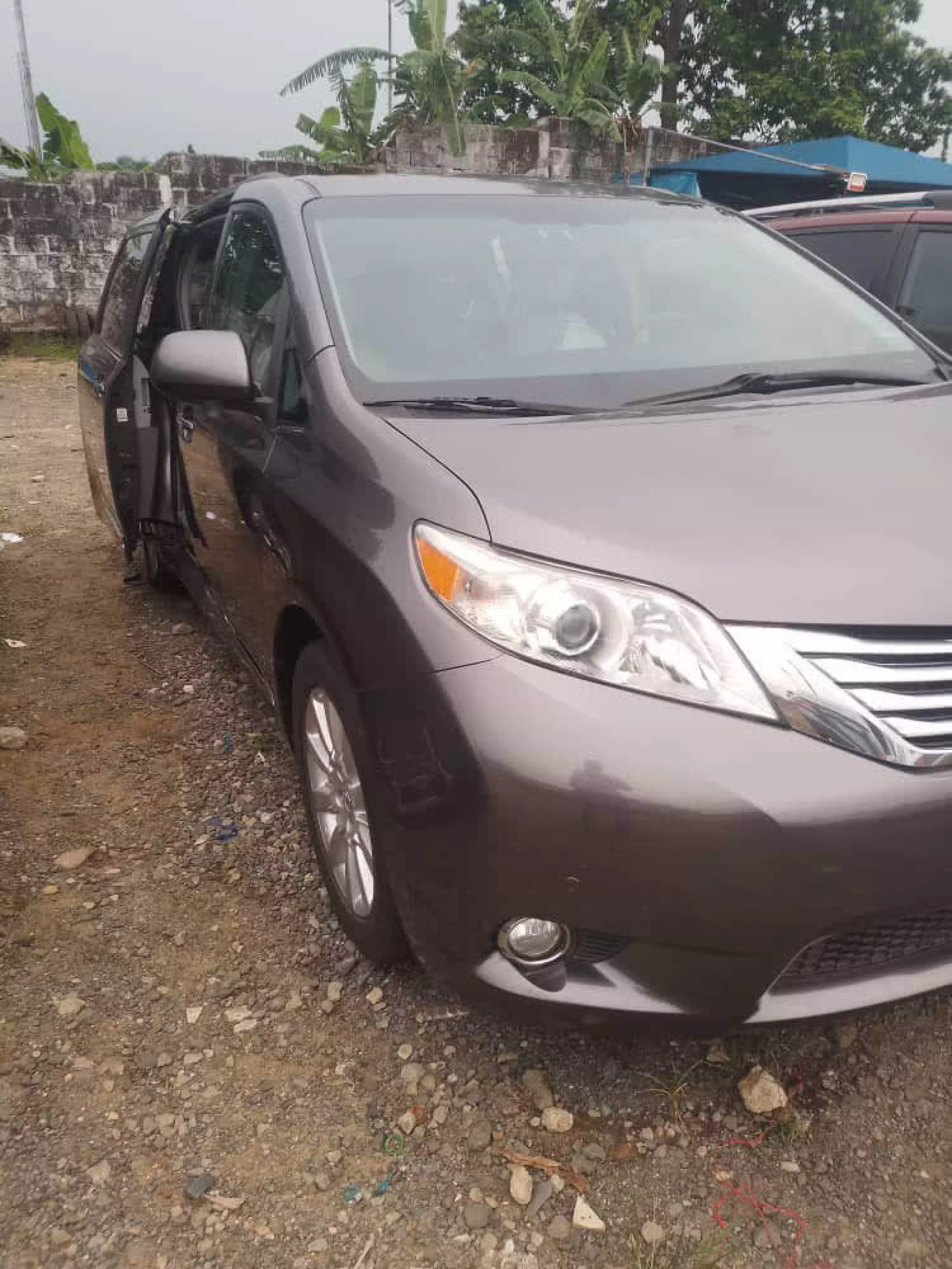 Toyota Sienna - 2011