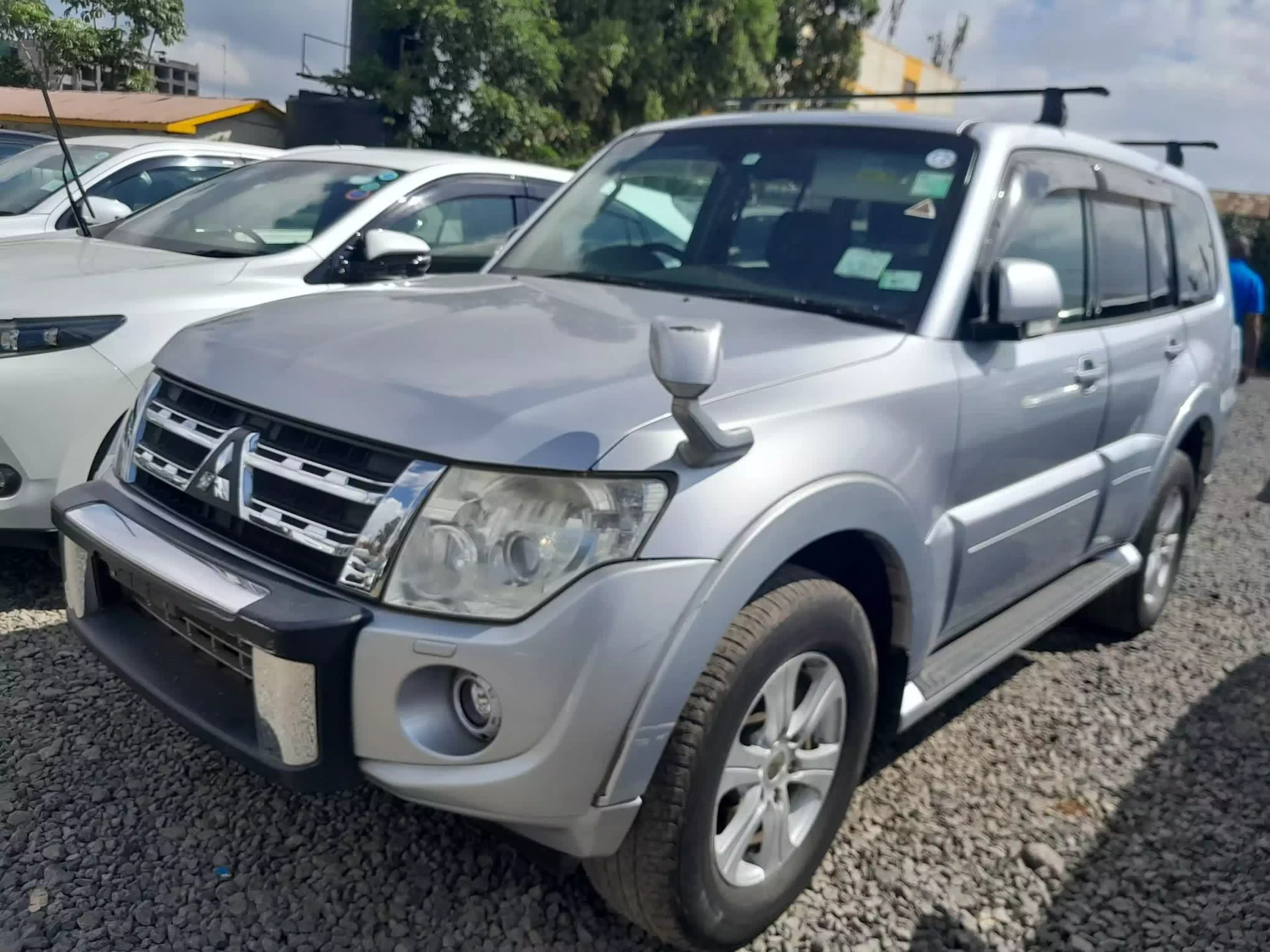 Mitsubishi Shogun  - 2012