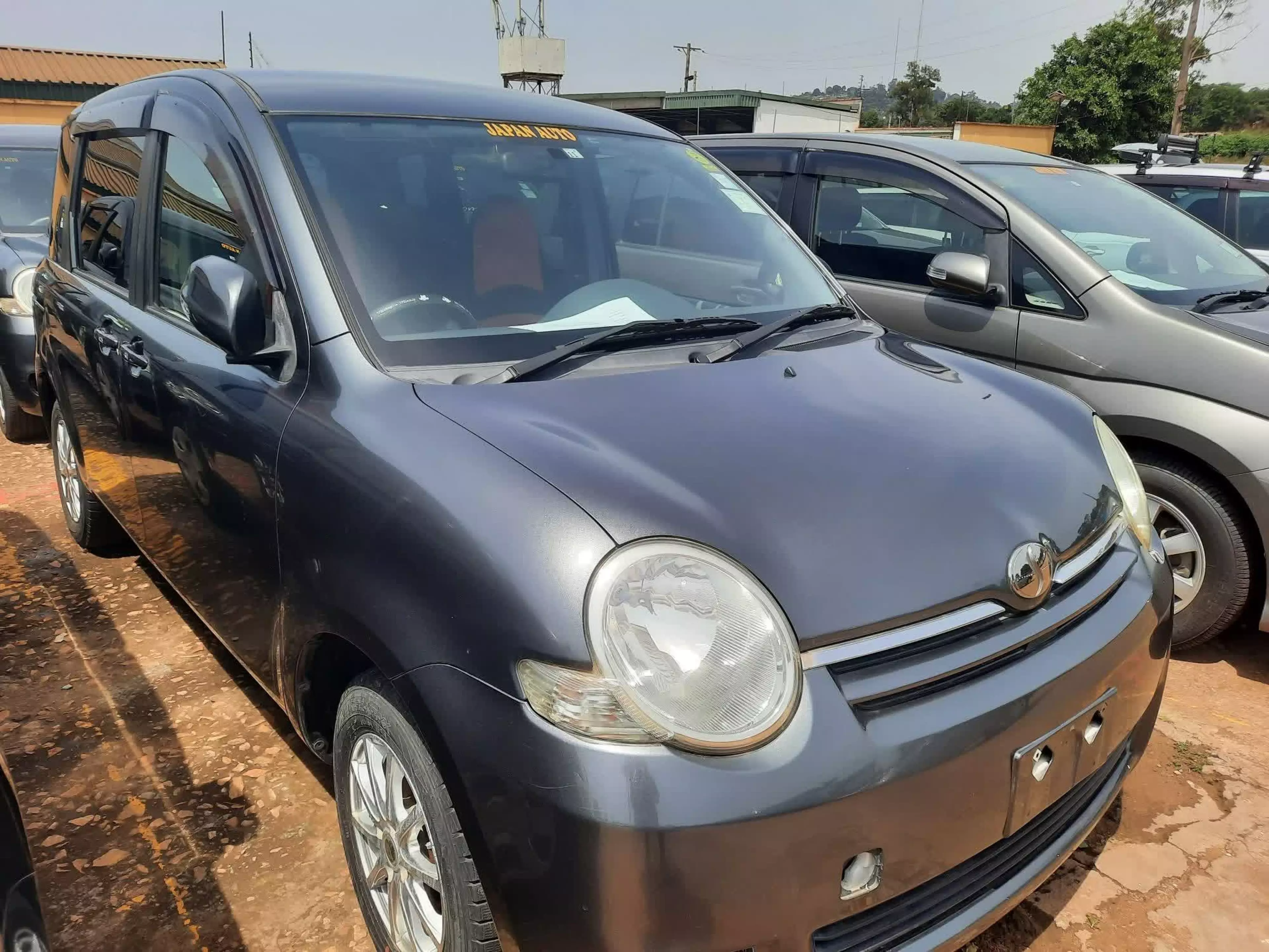Toyota Sienta - 2009