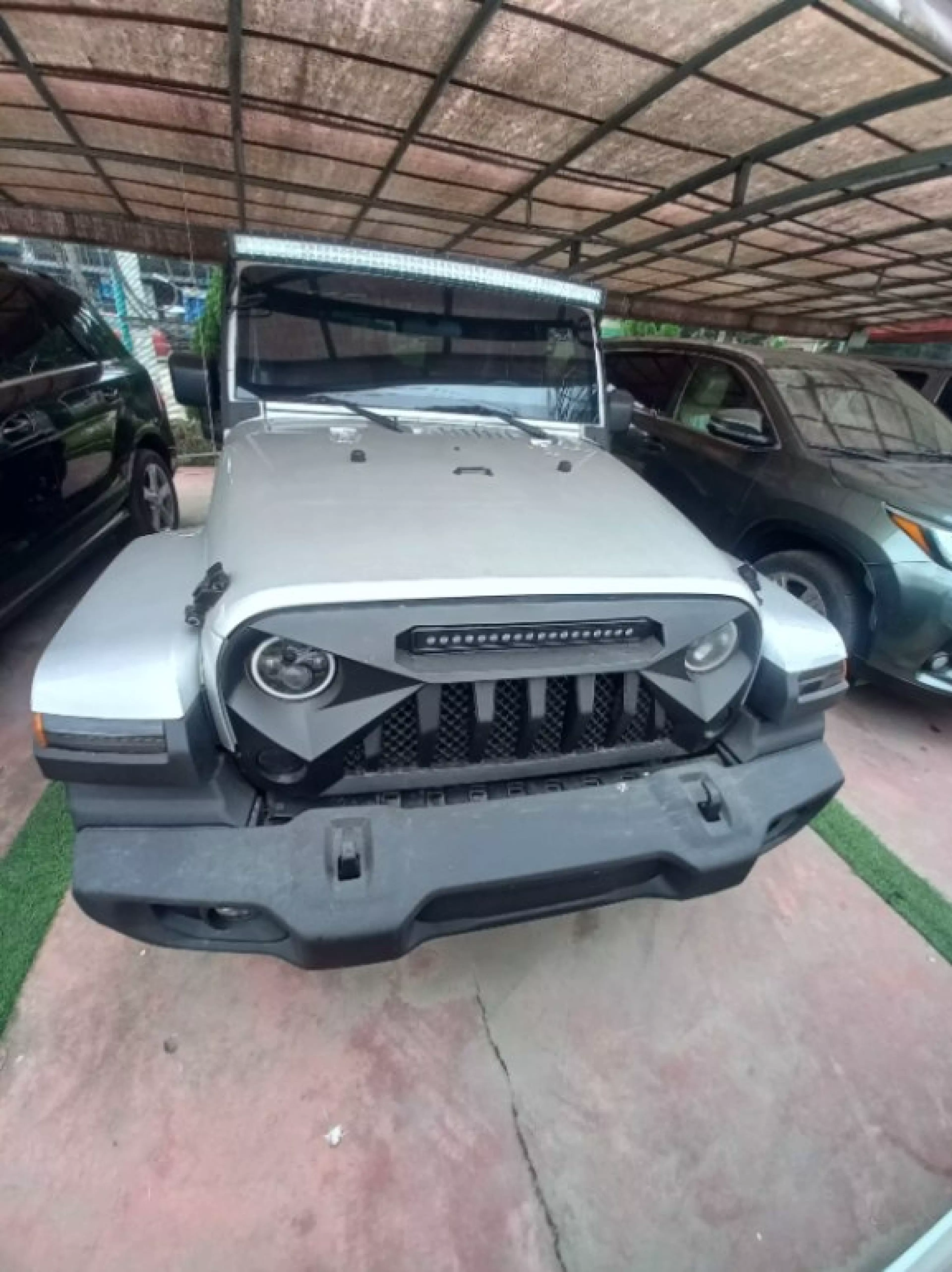 JEEP Wrangler Sahara - 2010