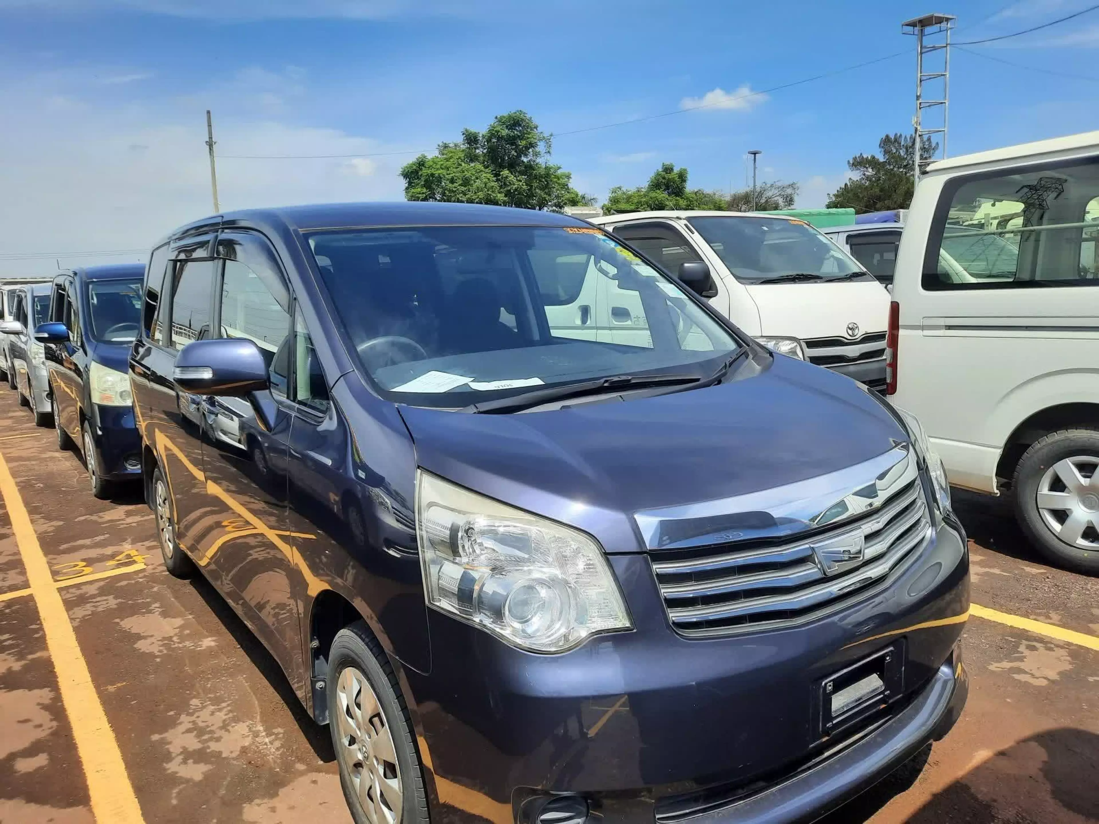 Toyota Noah - 2009