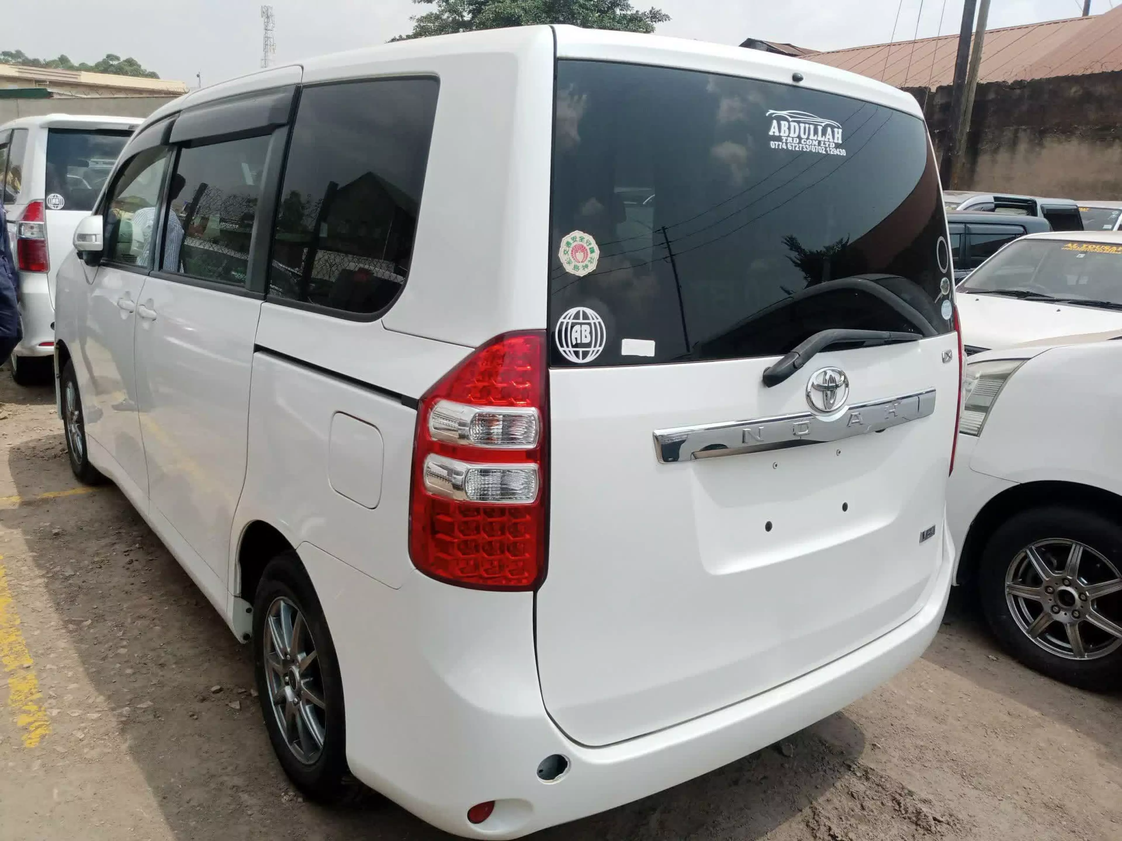 Toyota Noah - 2010
