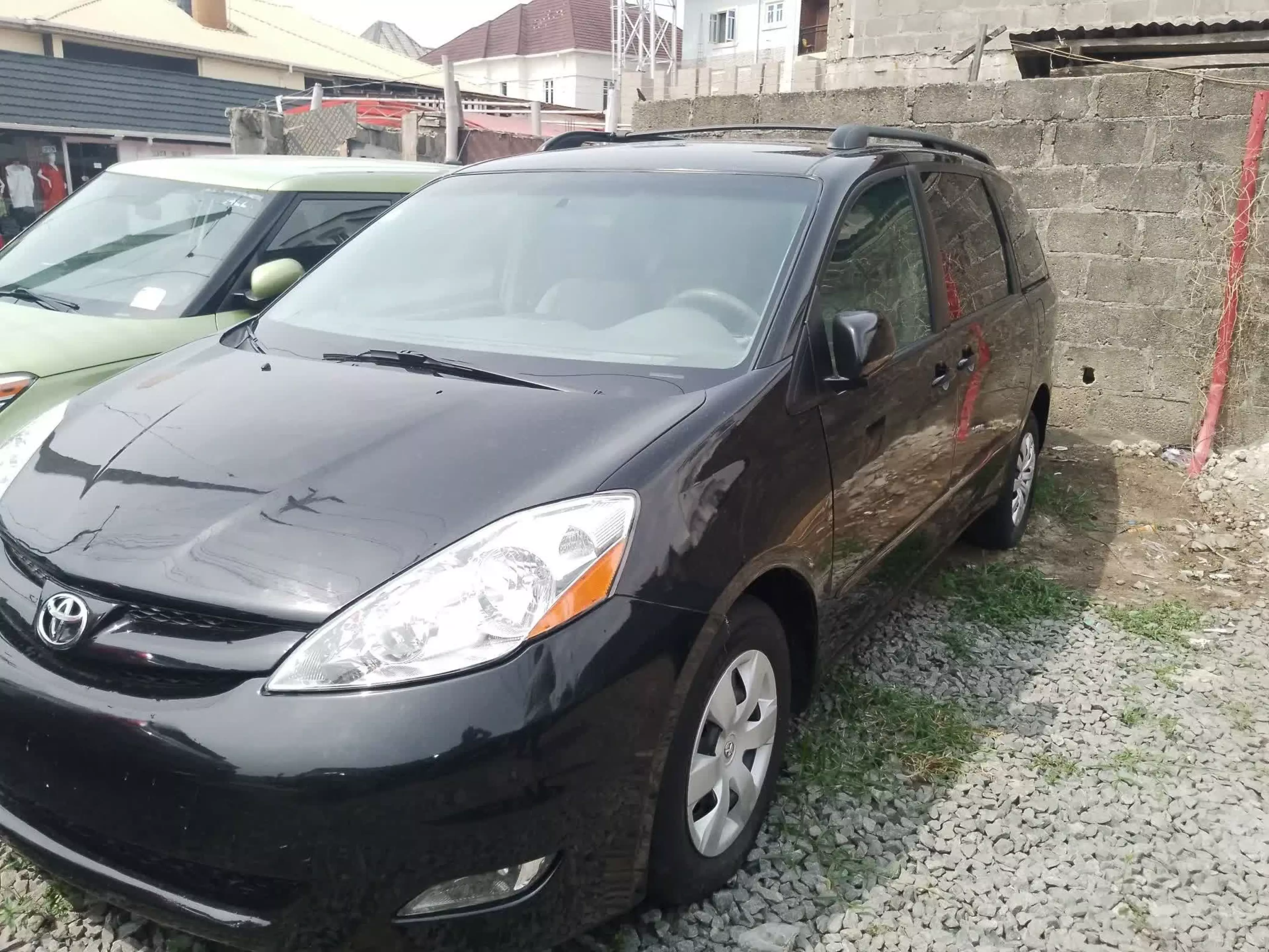 Toyota Sienna - 2010