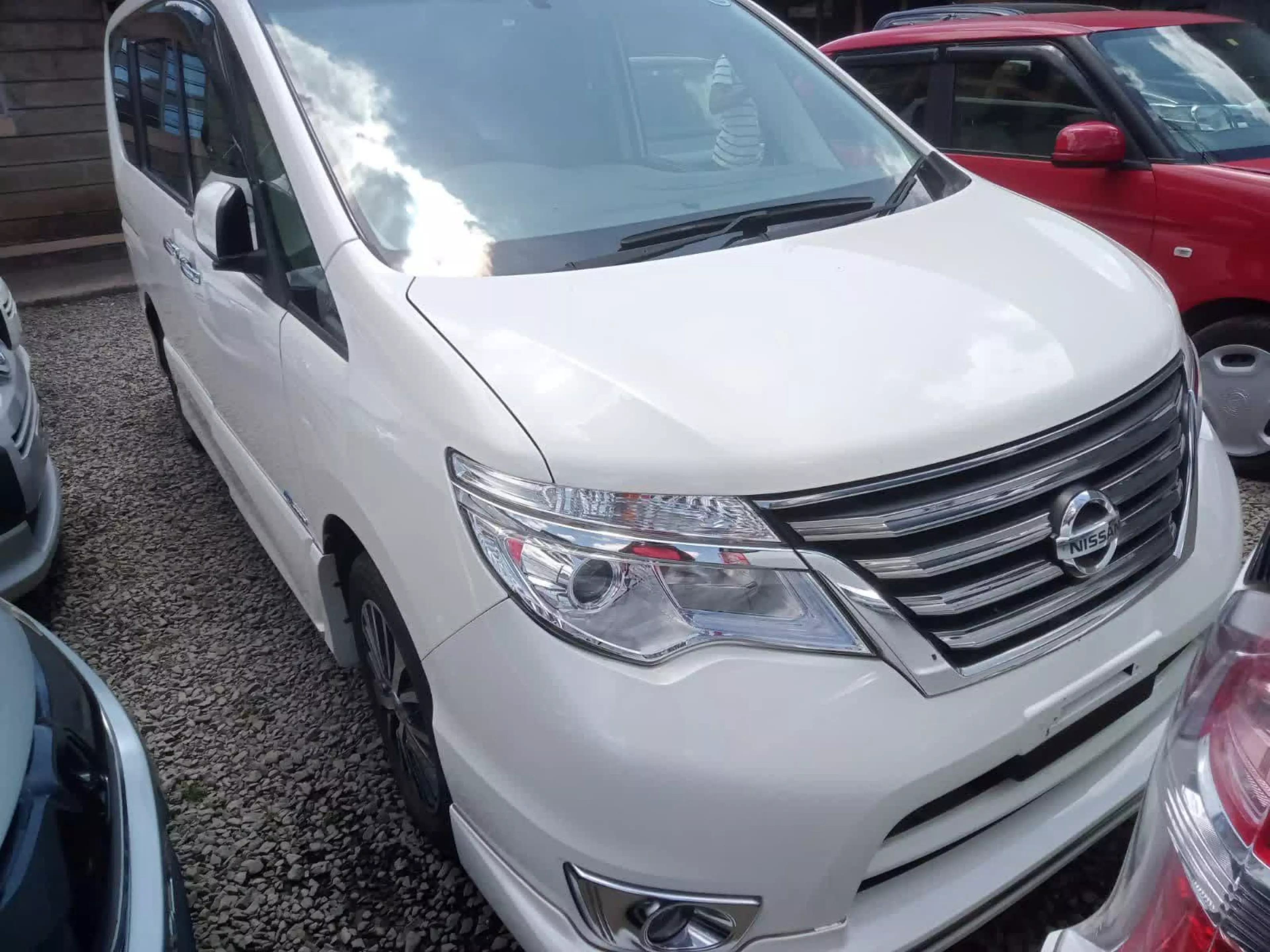 Nissan Serena - 2015
