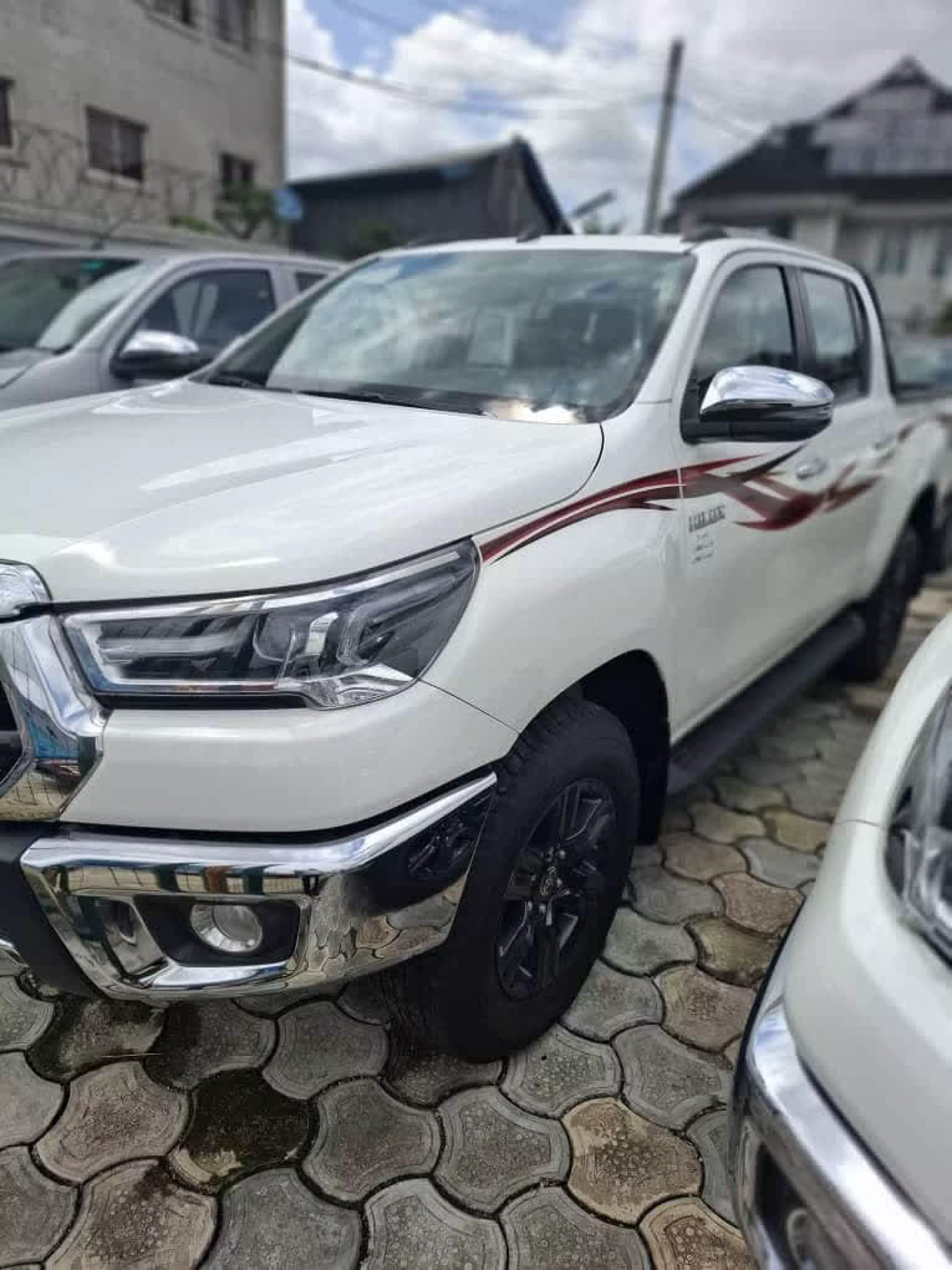 Toyota Hilux   - 2024