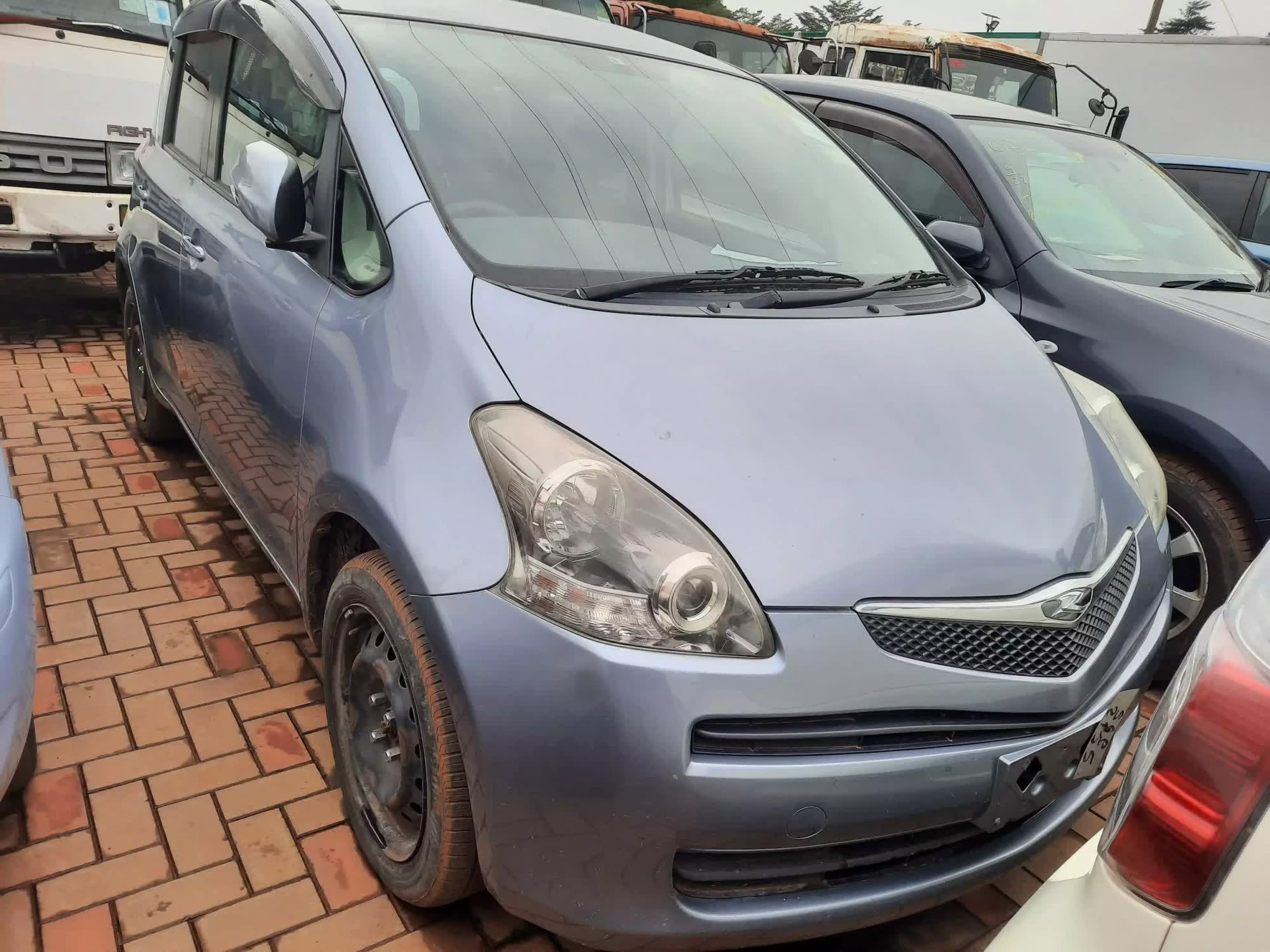 Toyota Ractis - 2009