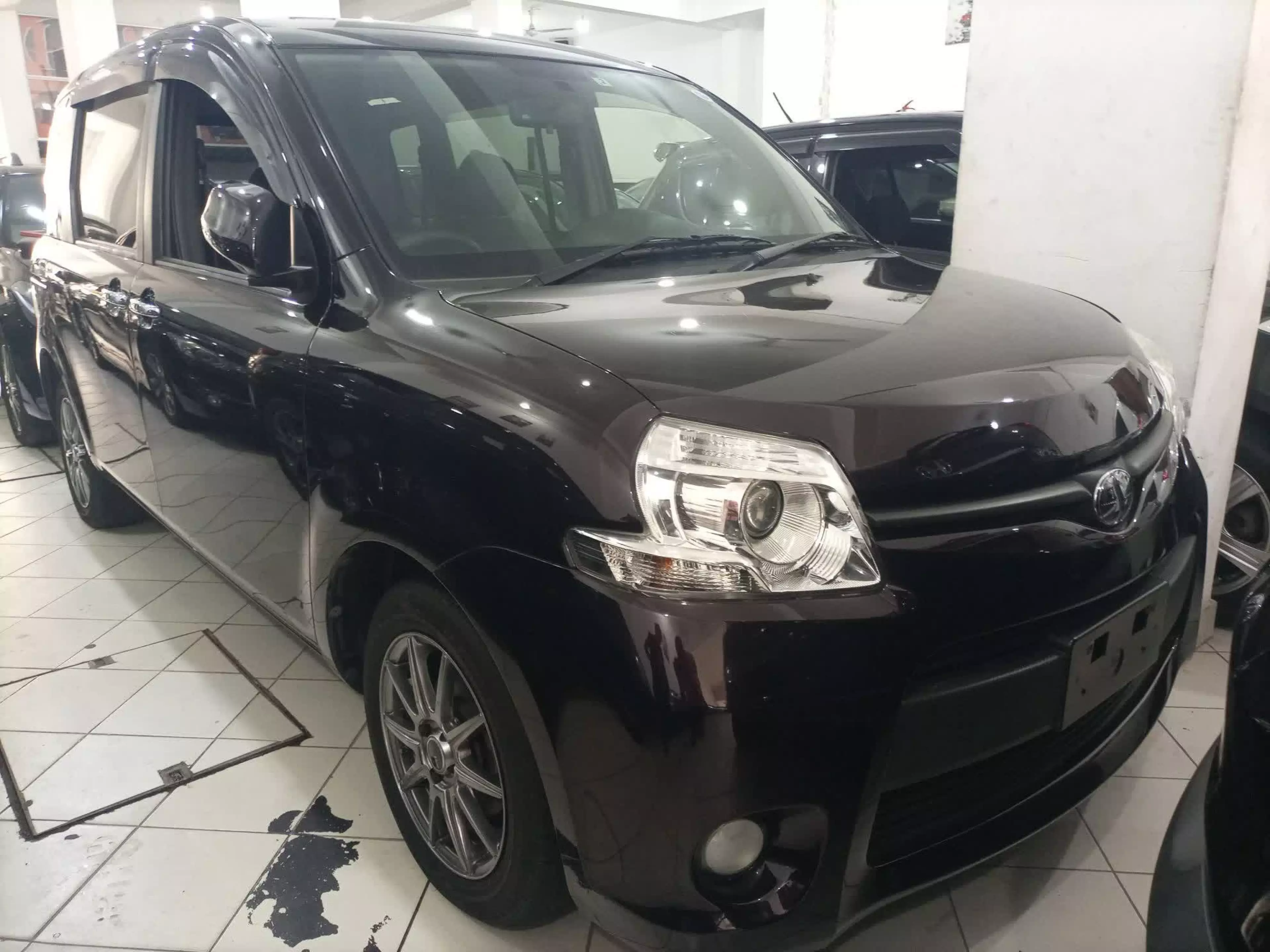 Toyota Sienta - 2015