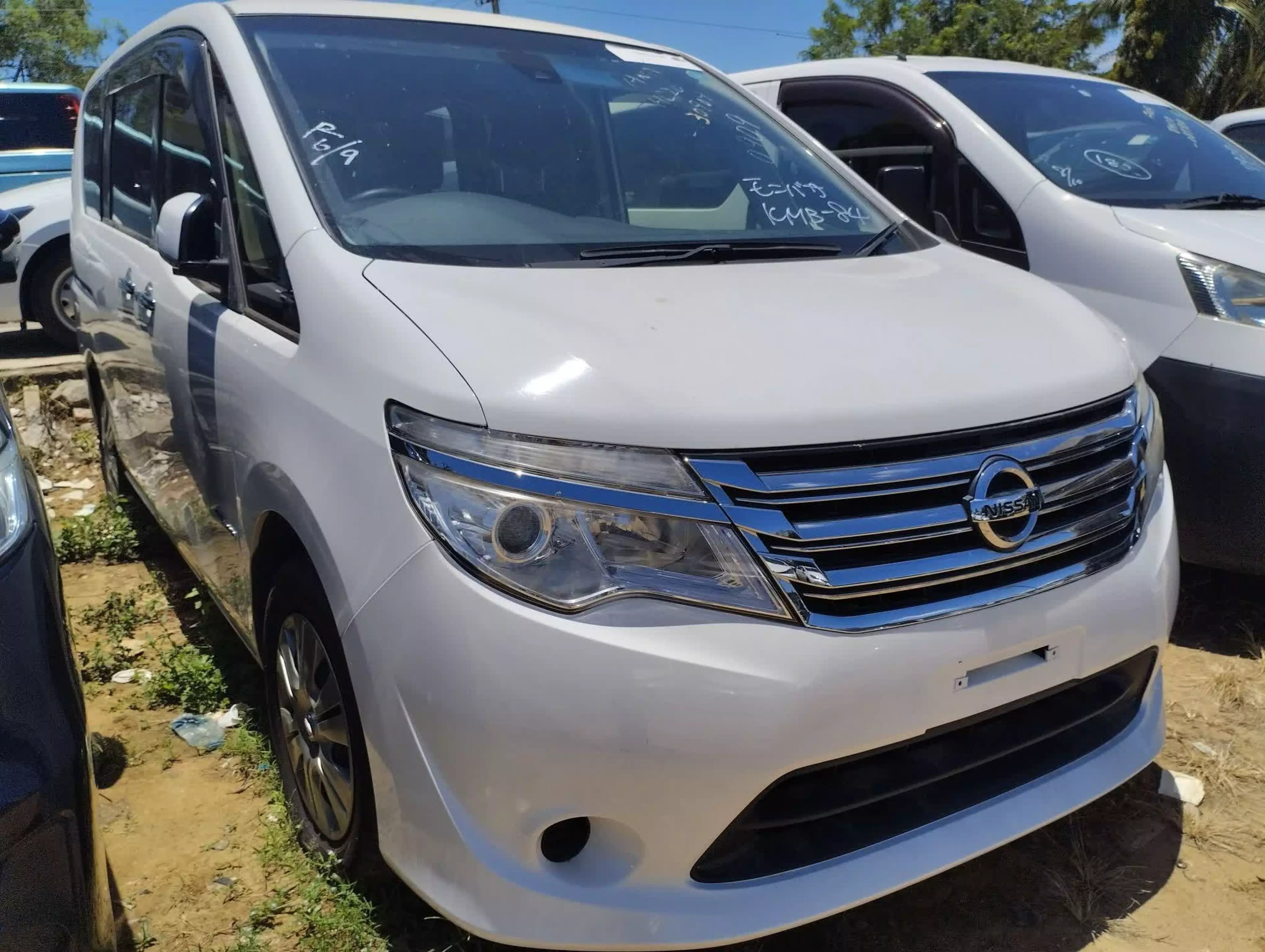 Nissan Serena - 2016