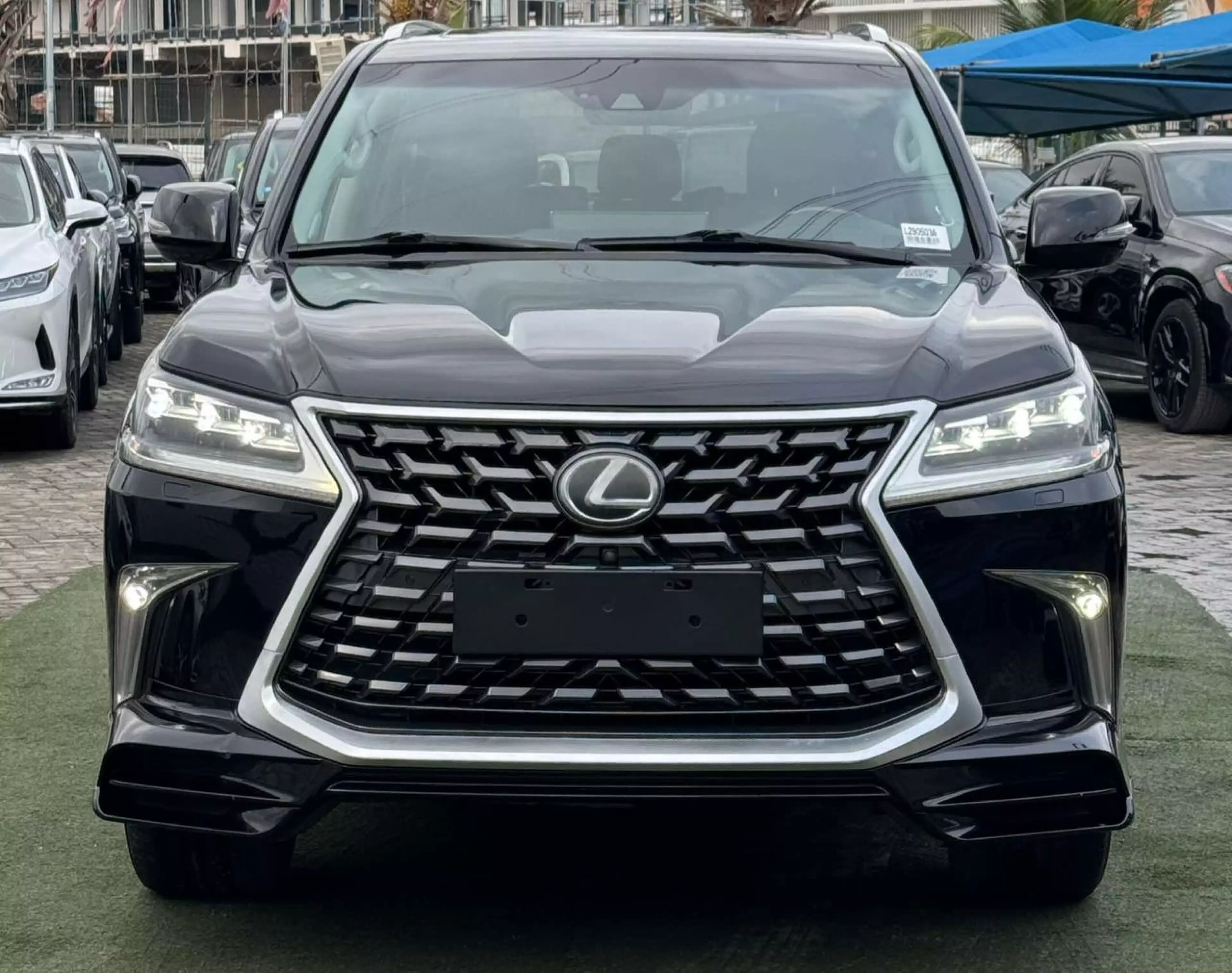 Lexus LX 570   - 2016