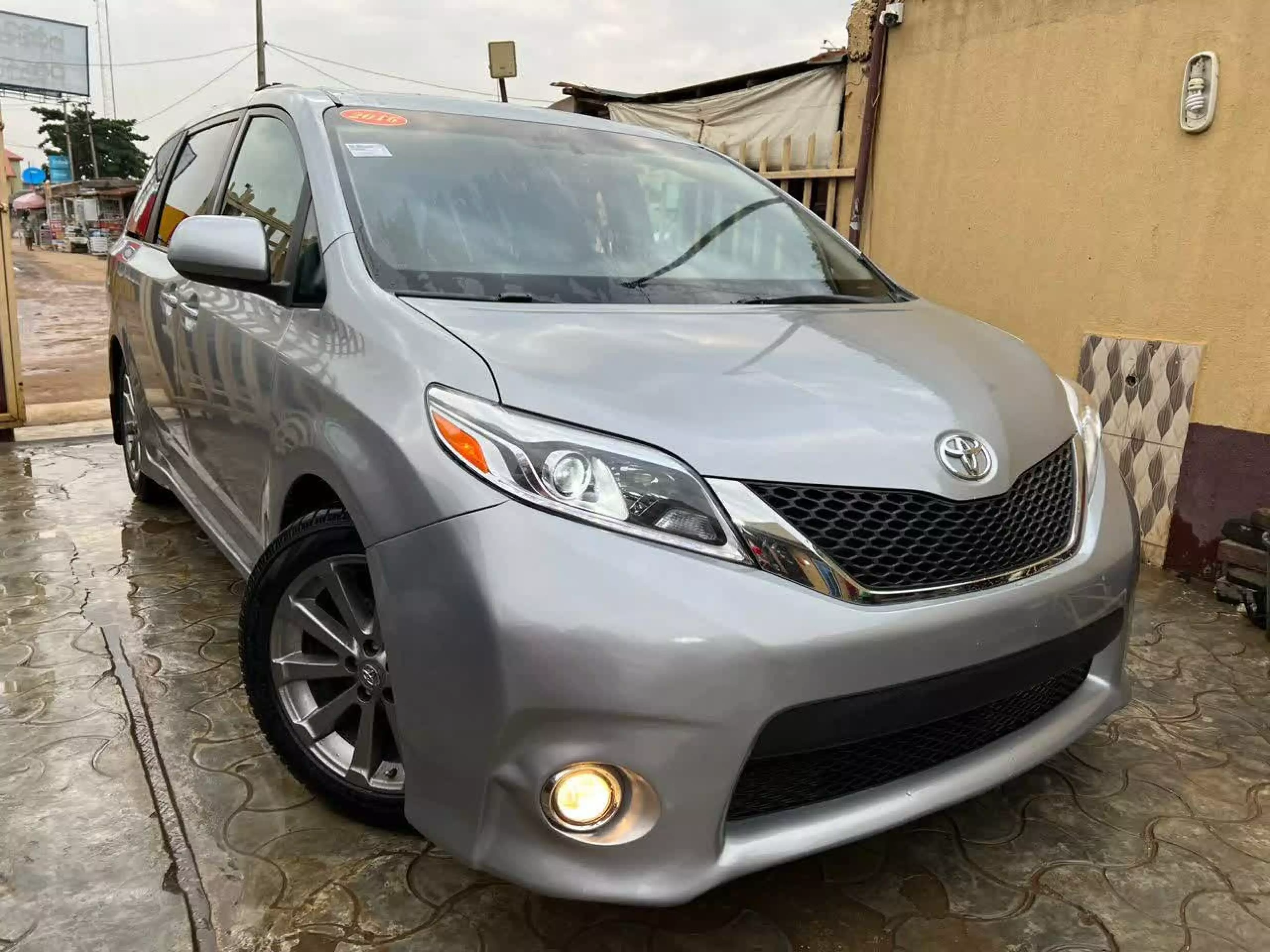 Toyota Sienna - 2012